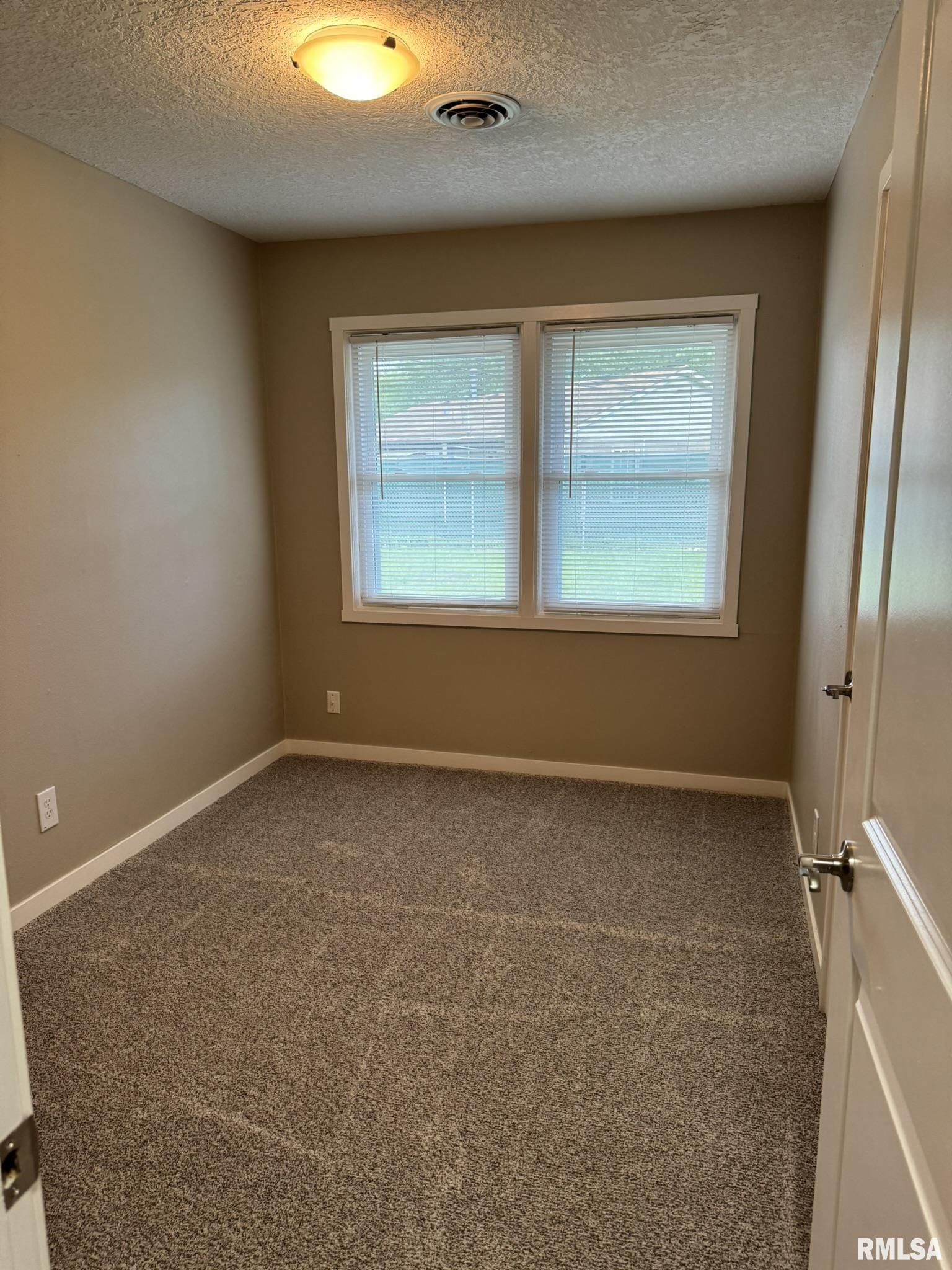 2015 Ridgeview Drive, Davenport, Iowa image 13