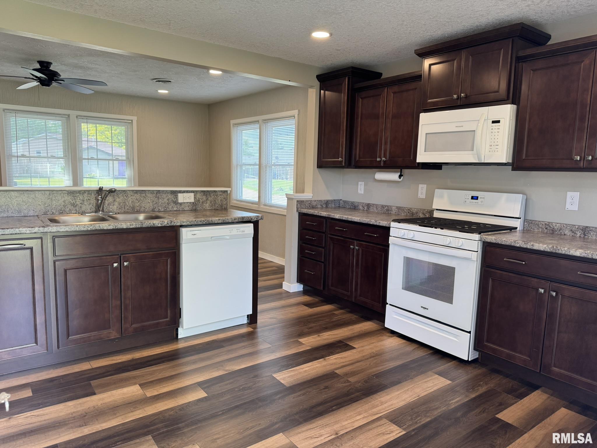 2015 Ridgeview Drive, Davenport, Iowa image 3