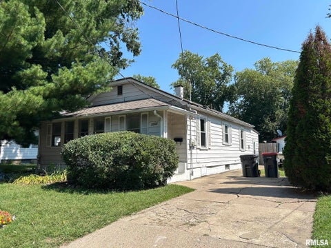Homes For Sale - 1202 Maple Street<br/> Pekin, IL 61554