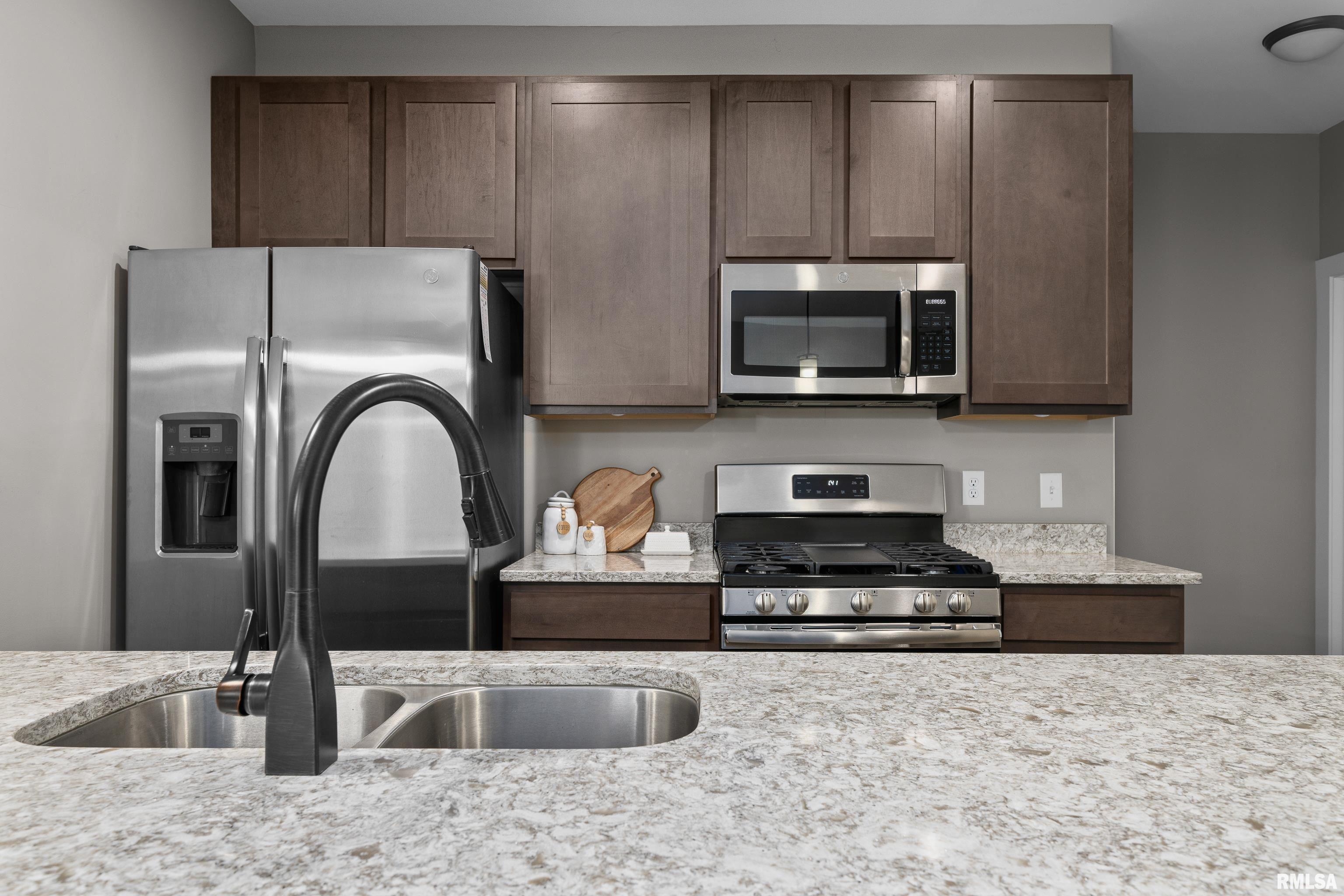 2950 Charissas Place, Bettendorf, Iowa image 3