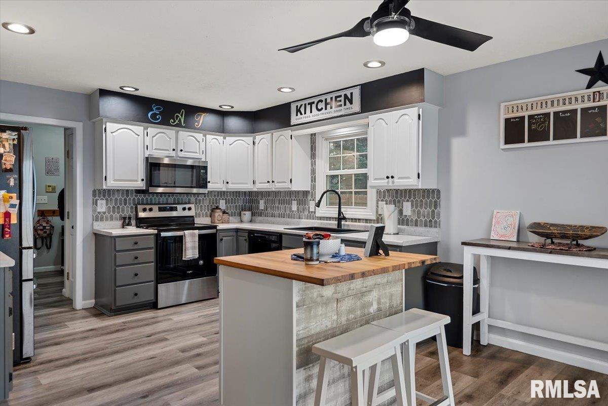 802 N Clover Court, Athens, Illinois image 3