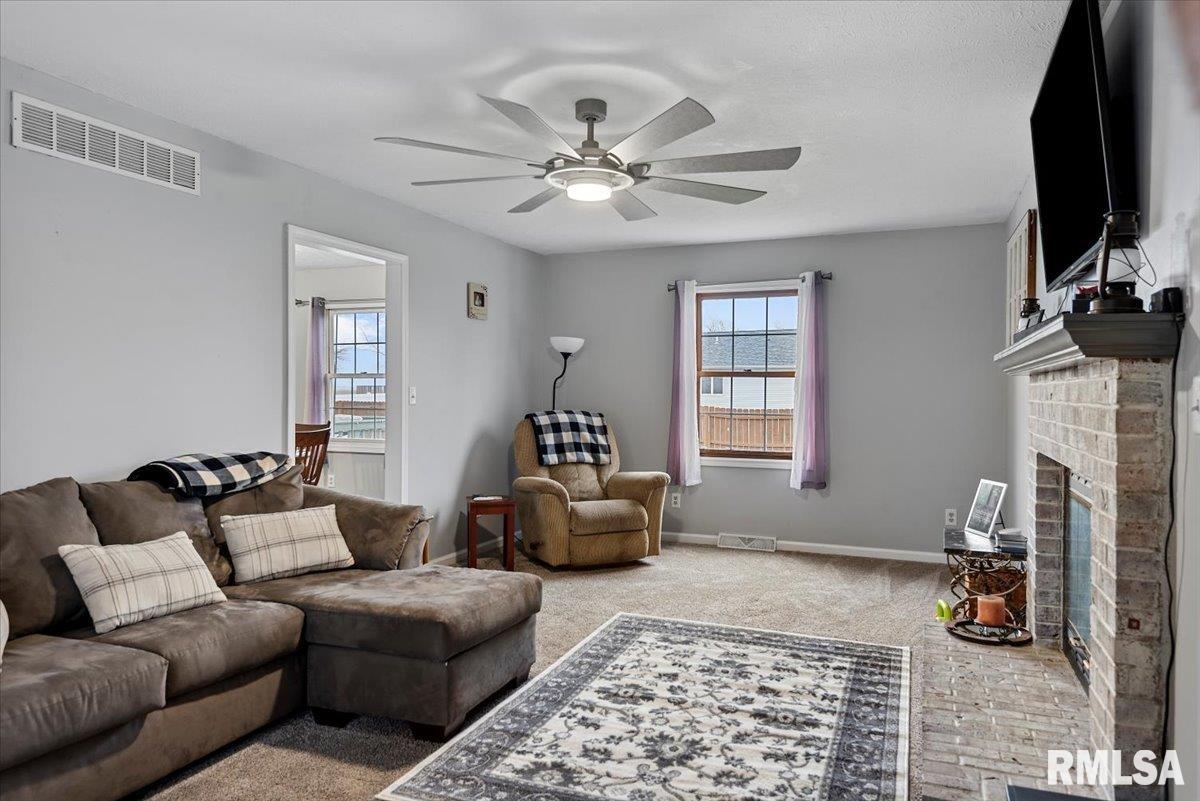 802 N Clover Court, Athens, Illinois image 11
