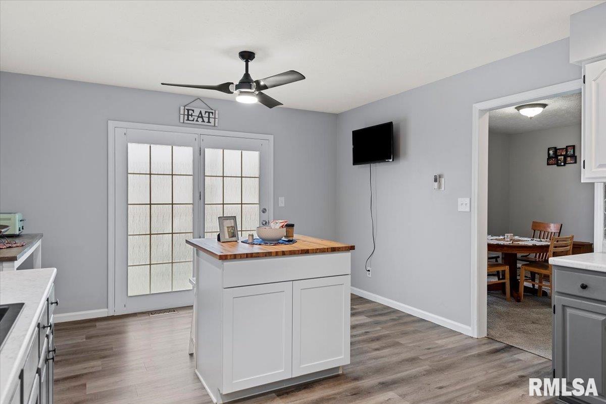 802 N Clover Court, Athens, Illinois image 16