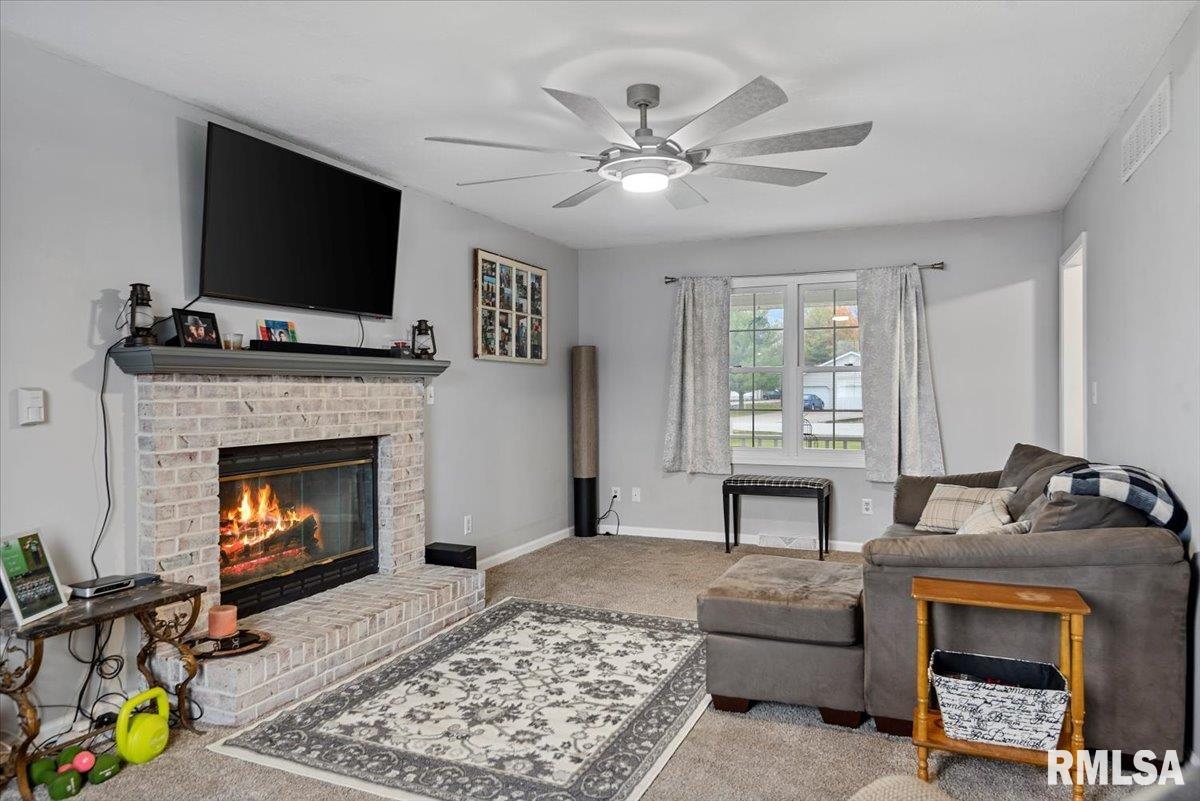 802 N Clover Court, Athens, Illinois image 13