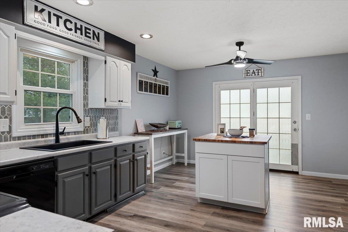 802 N Clover Court, Athens, Illinois image 2