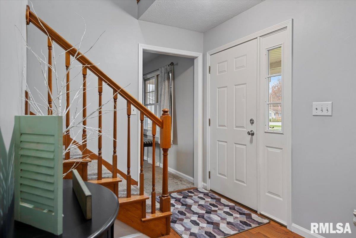 802 N Clover Court, Athens, Illinois image 9
