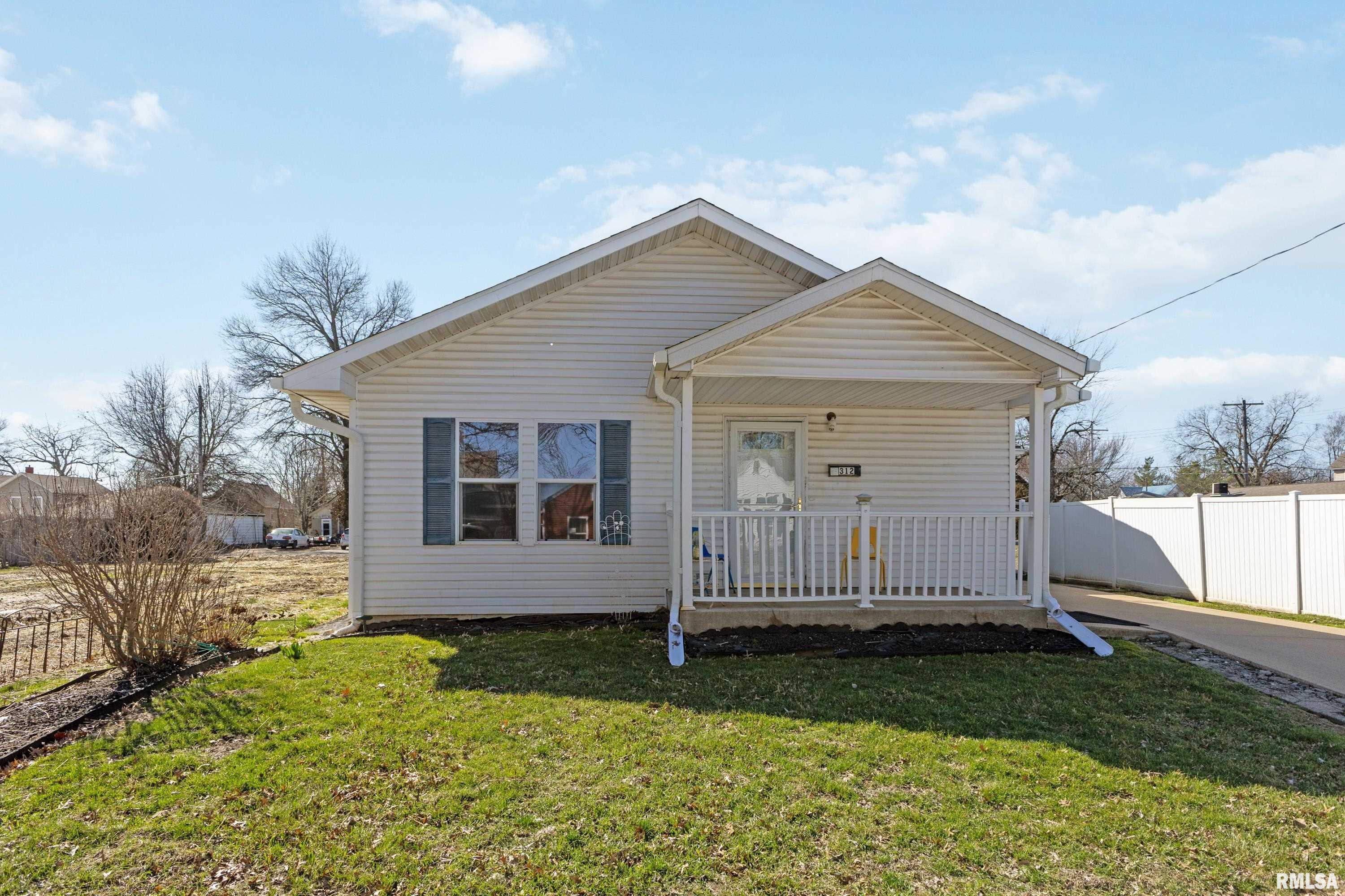 Photo 1 of 22 — 312 LOCUST Street, Quincy, IL 62301
