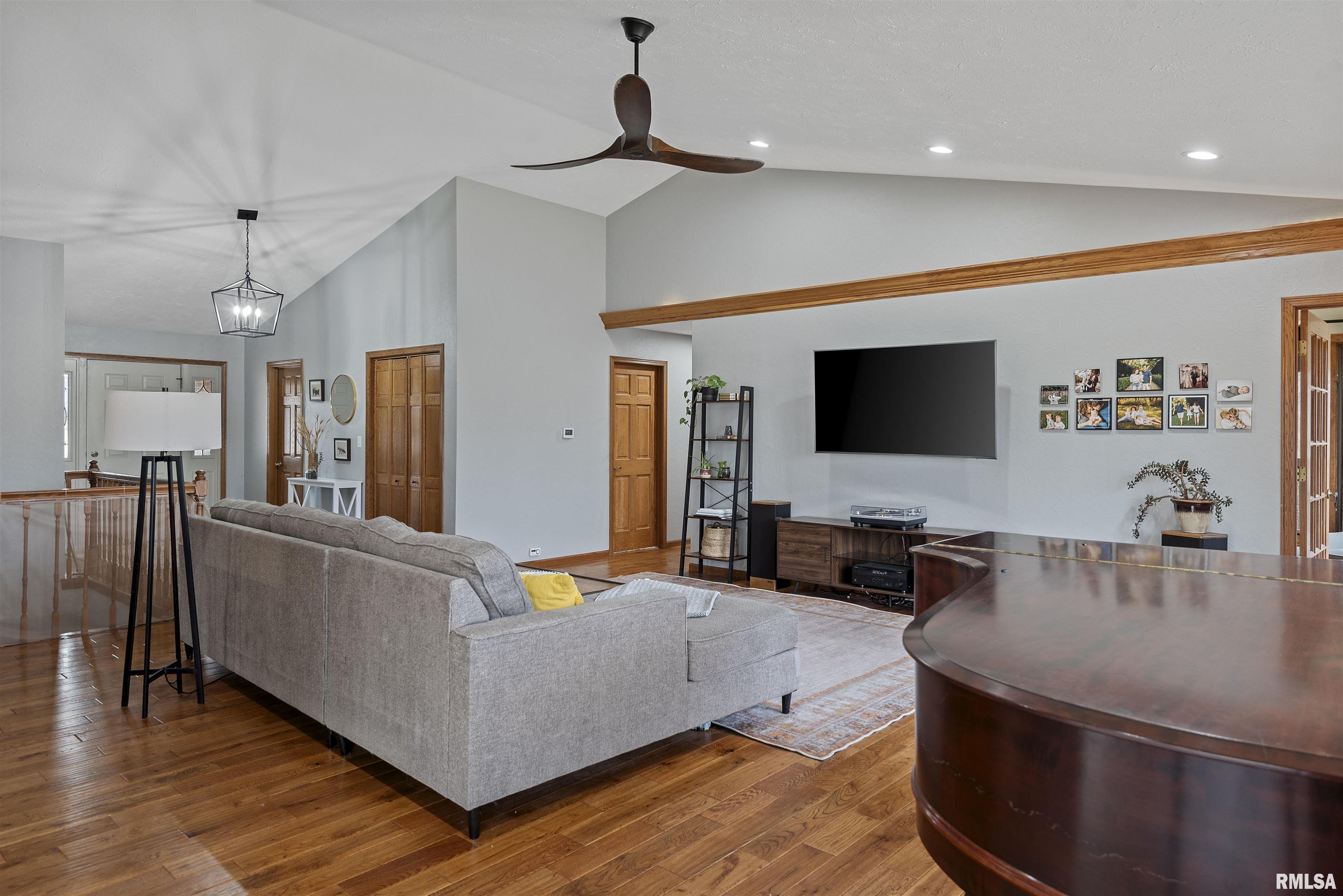 17269 Woodland Lakes Drive, Petersburg, Illinois image 9