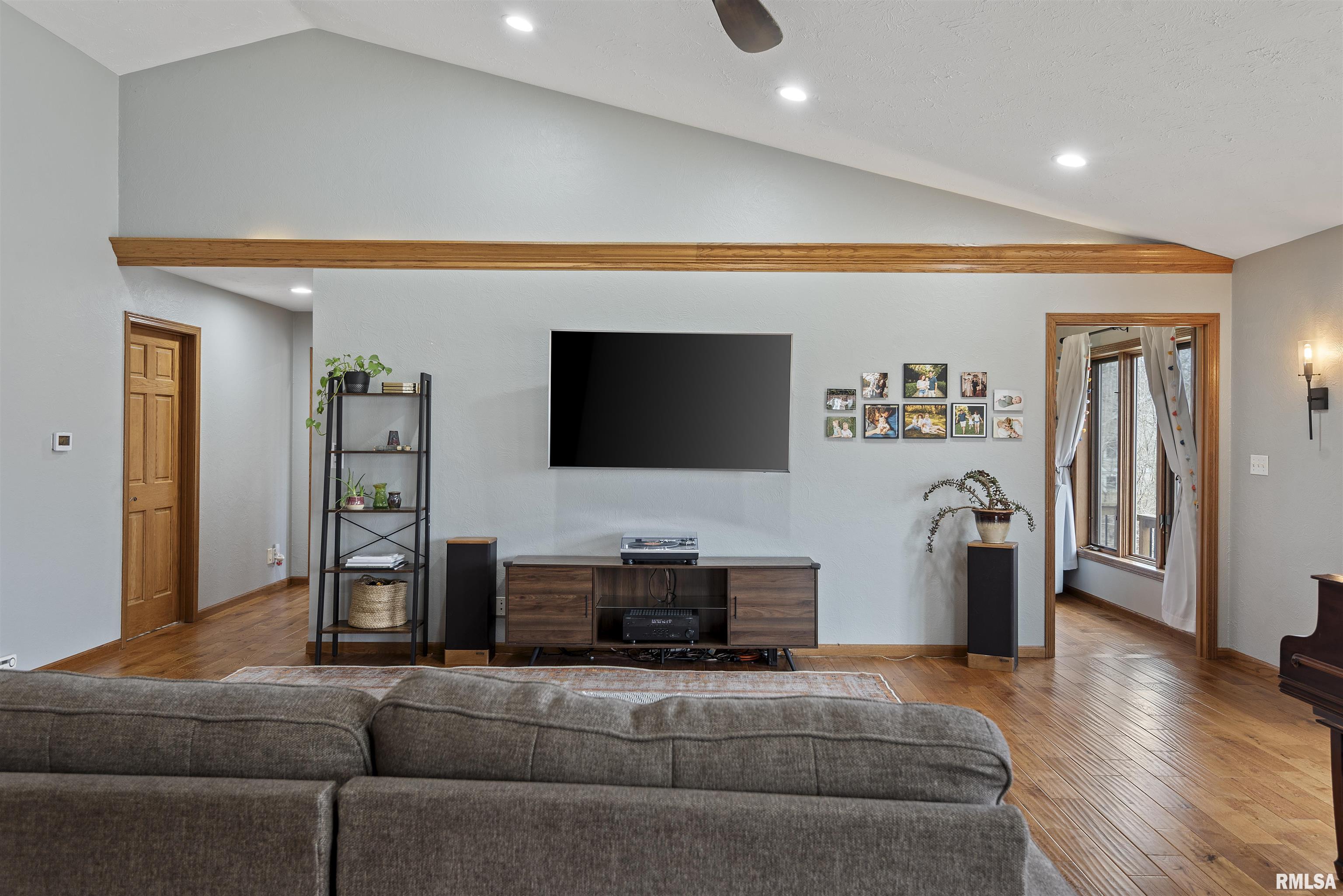 17269 Woodland Lakes Drive, Petersburg, Illinois image 8