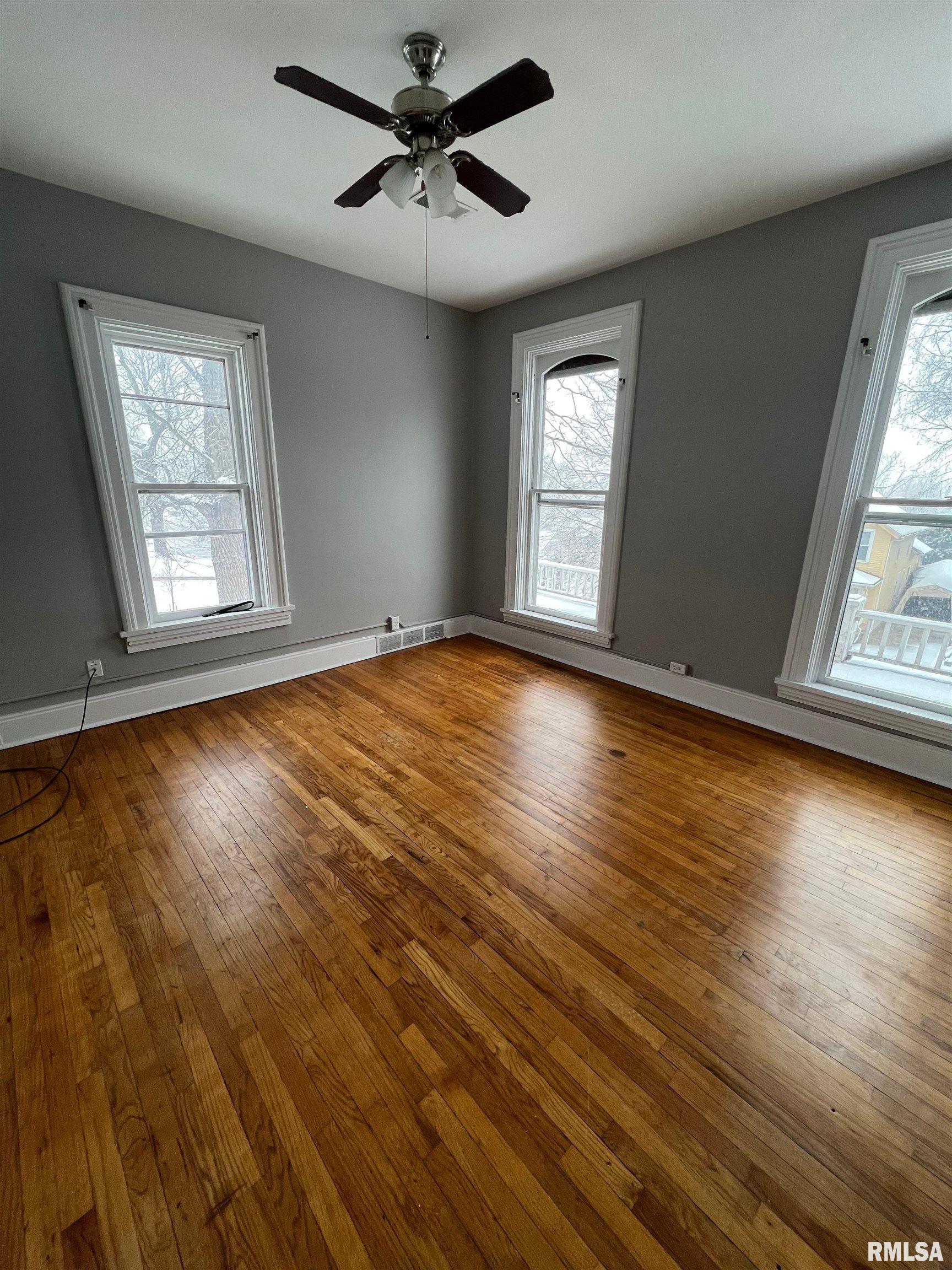 724 W 8th Street, Davenport, Iowa image 2