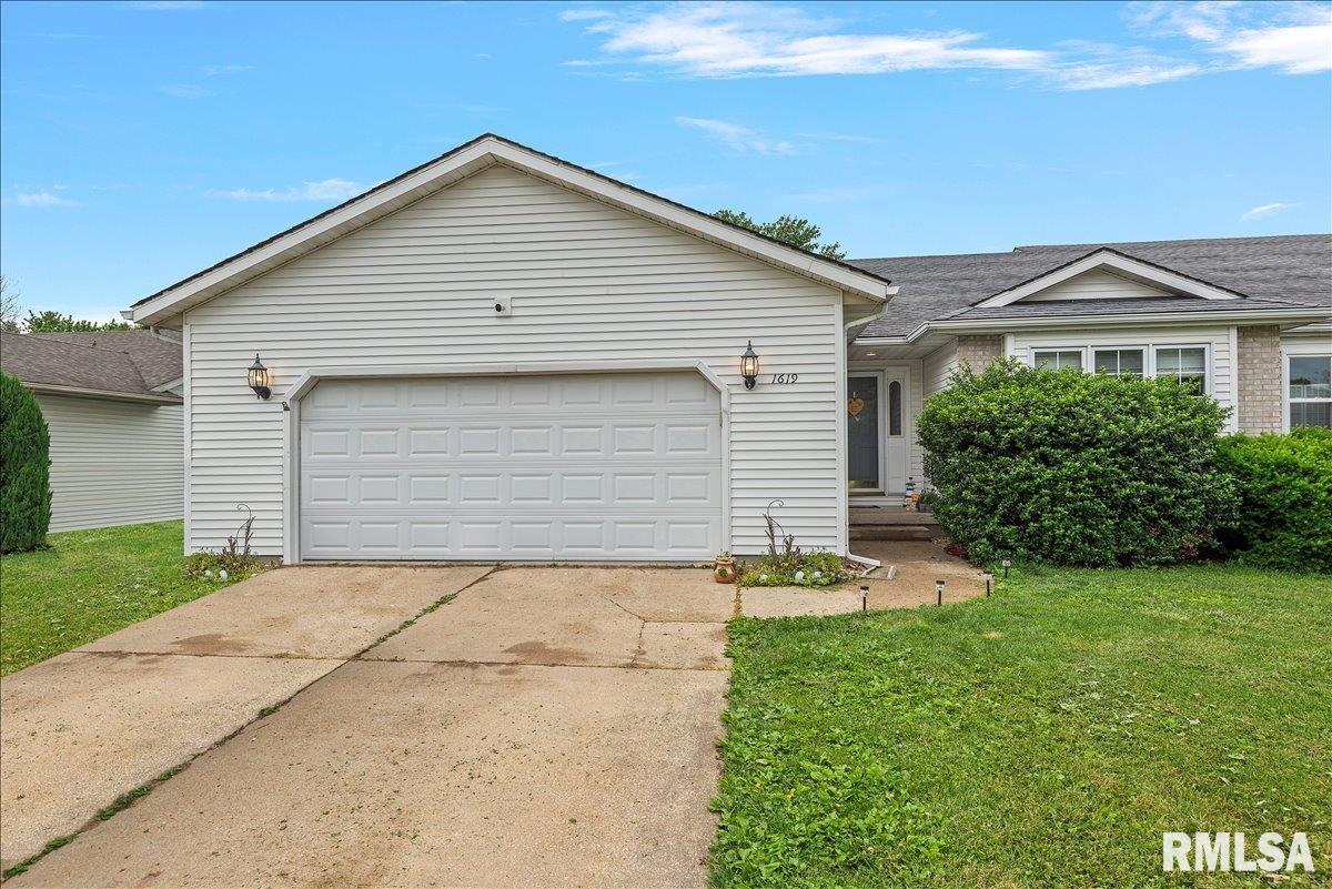 1619 Briarcreek Lane, Springfield, Illinois image 1