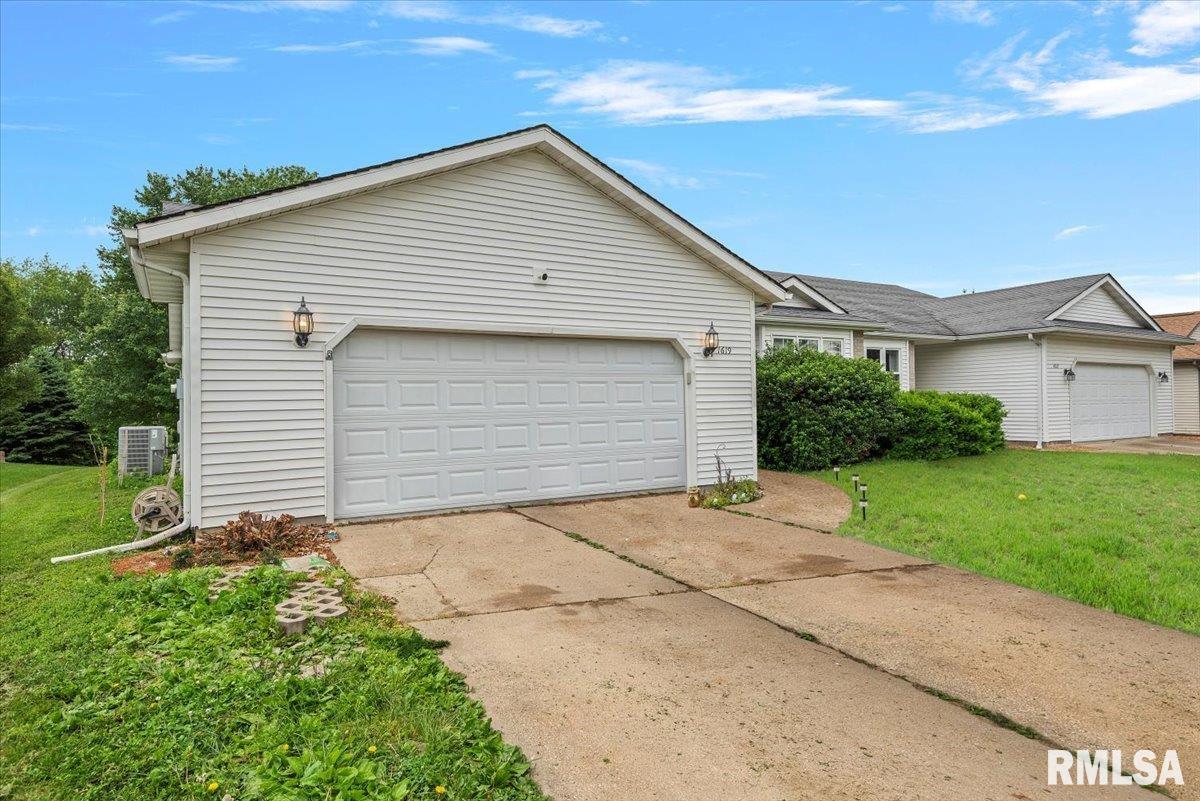 1619 Briarcreek Lane, Springfield, Illinois image 2