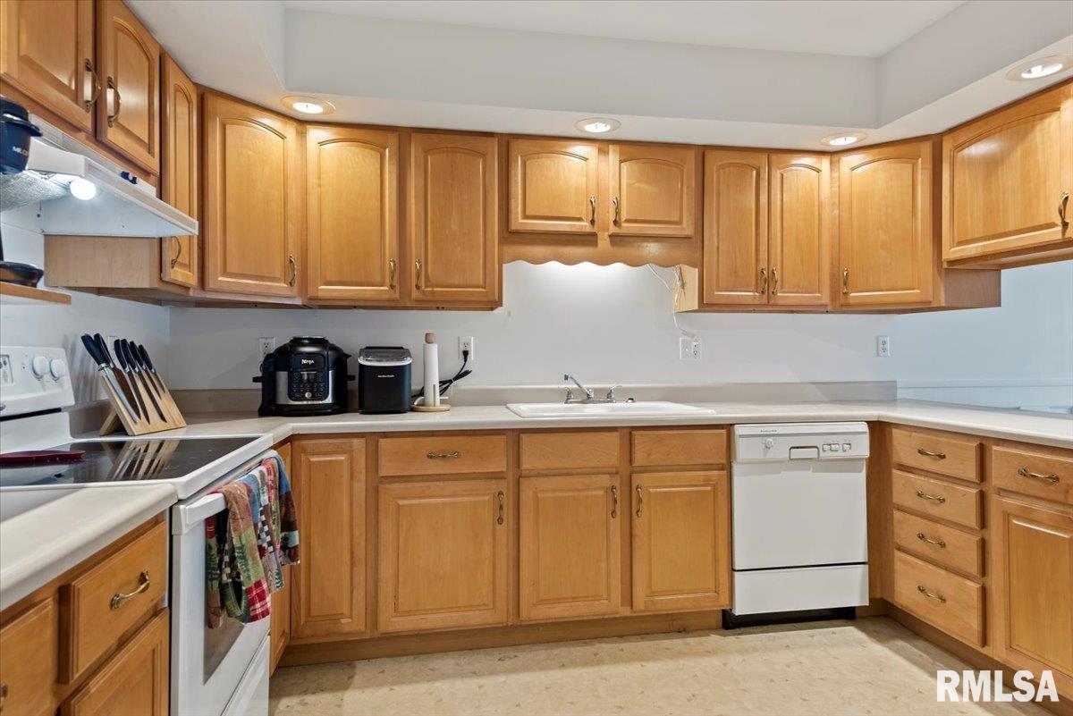 1619 Briarcreek Lane, Springfield, Illinois image 9