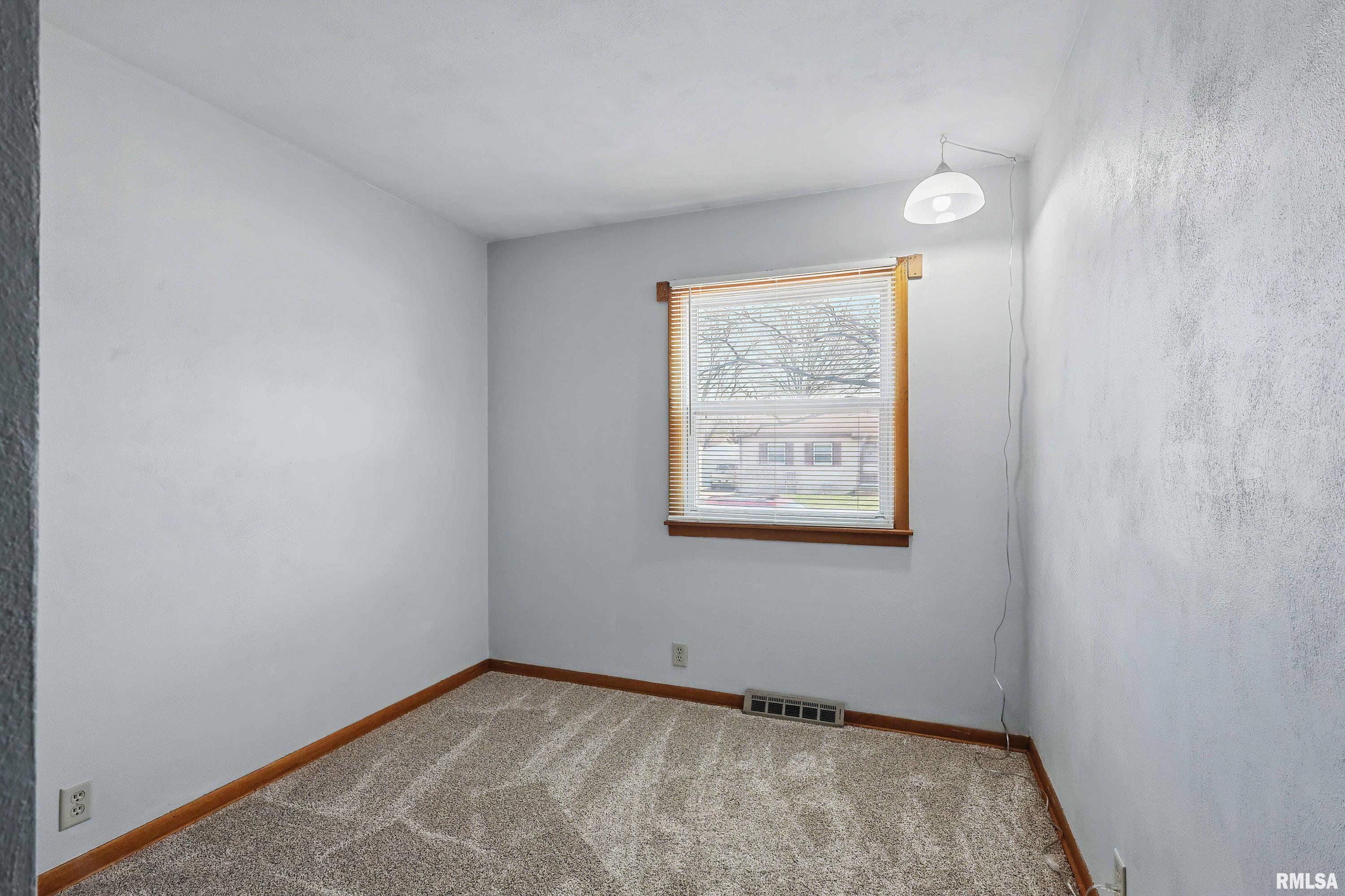 2634 N Gayman Avenue, Davenport, Iowa image 12