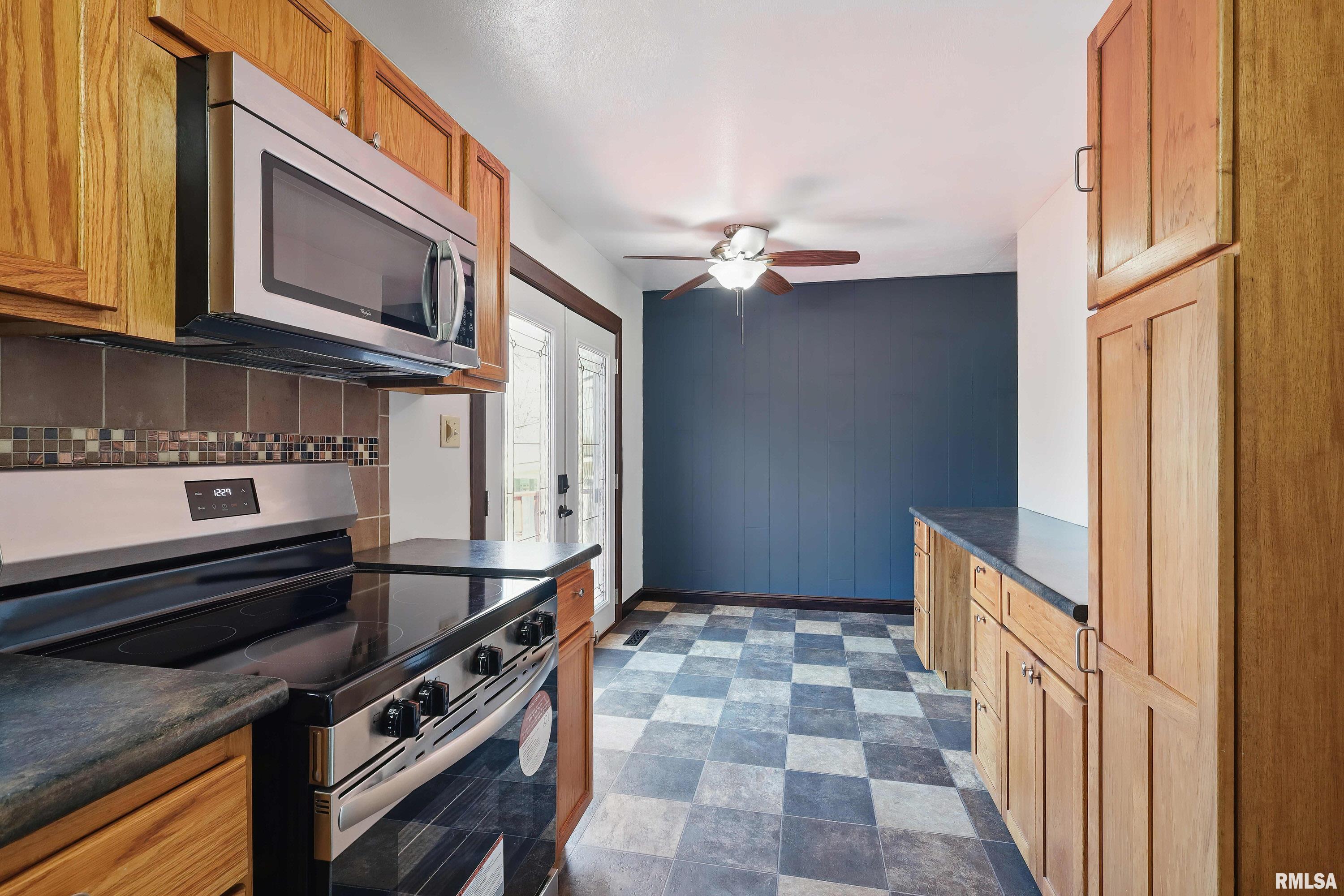 2634 N Gayman Avenue, Davenport, Iowa image 10