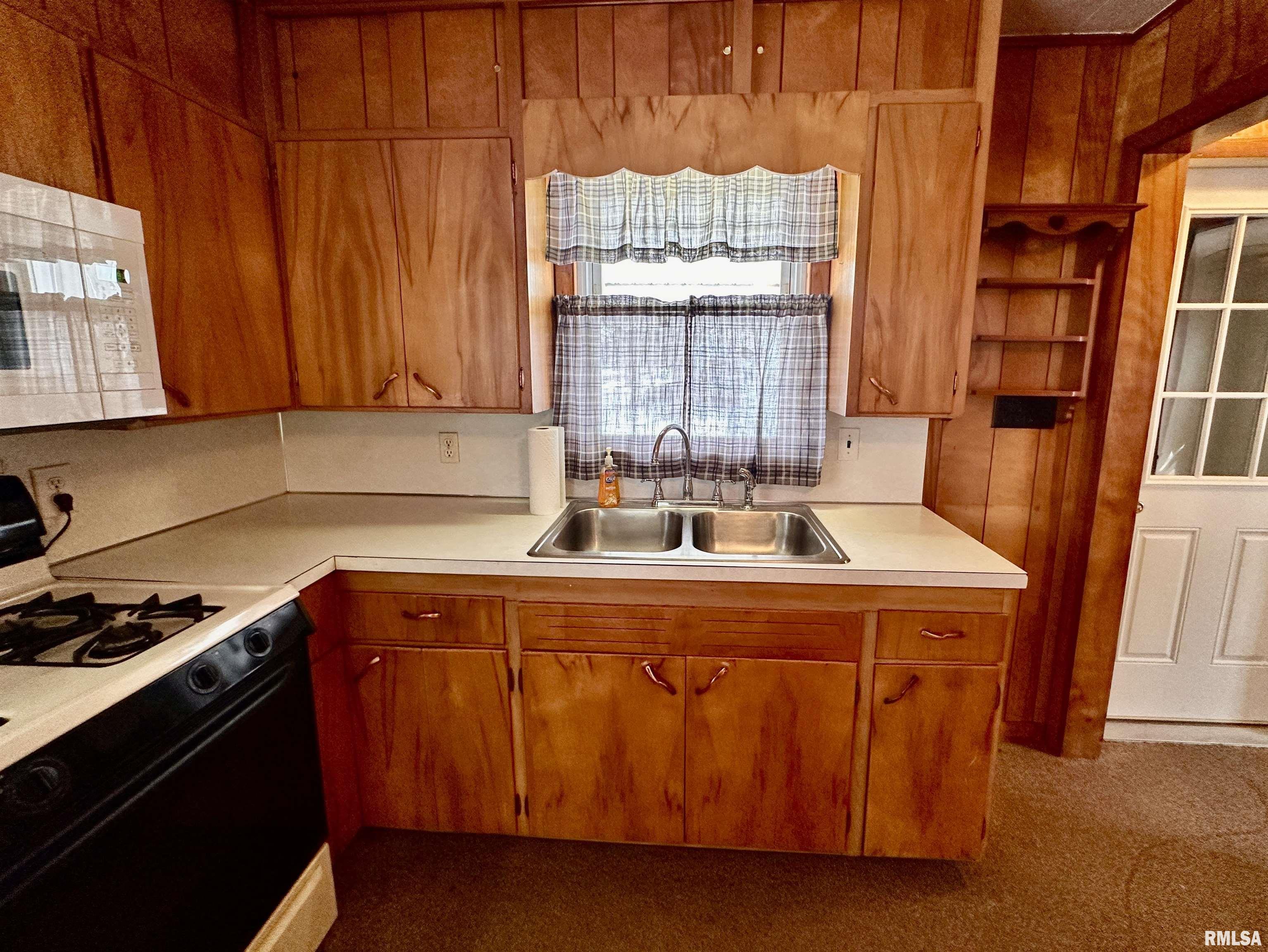 446 Lawrence Avenue, Galesburg, Illinois image 11