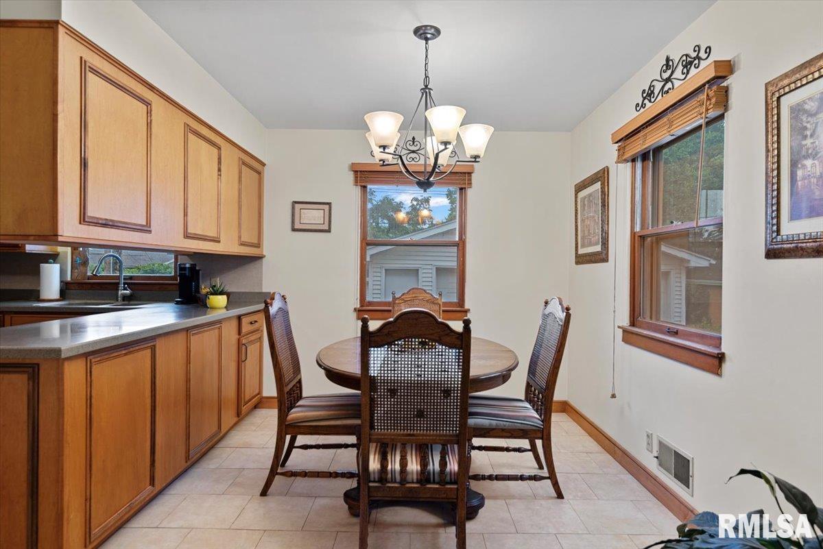 2054 Cambridge Road, Springfield, Illinois image 9