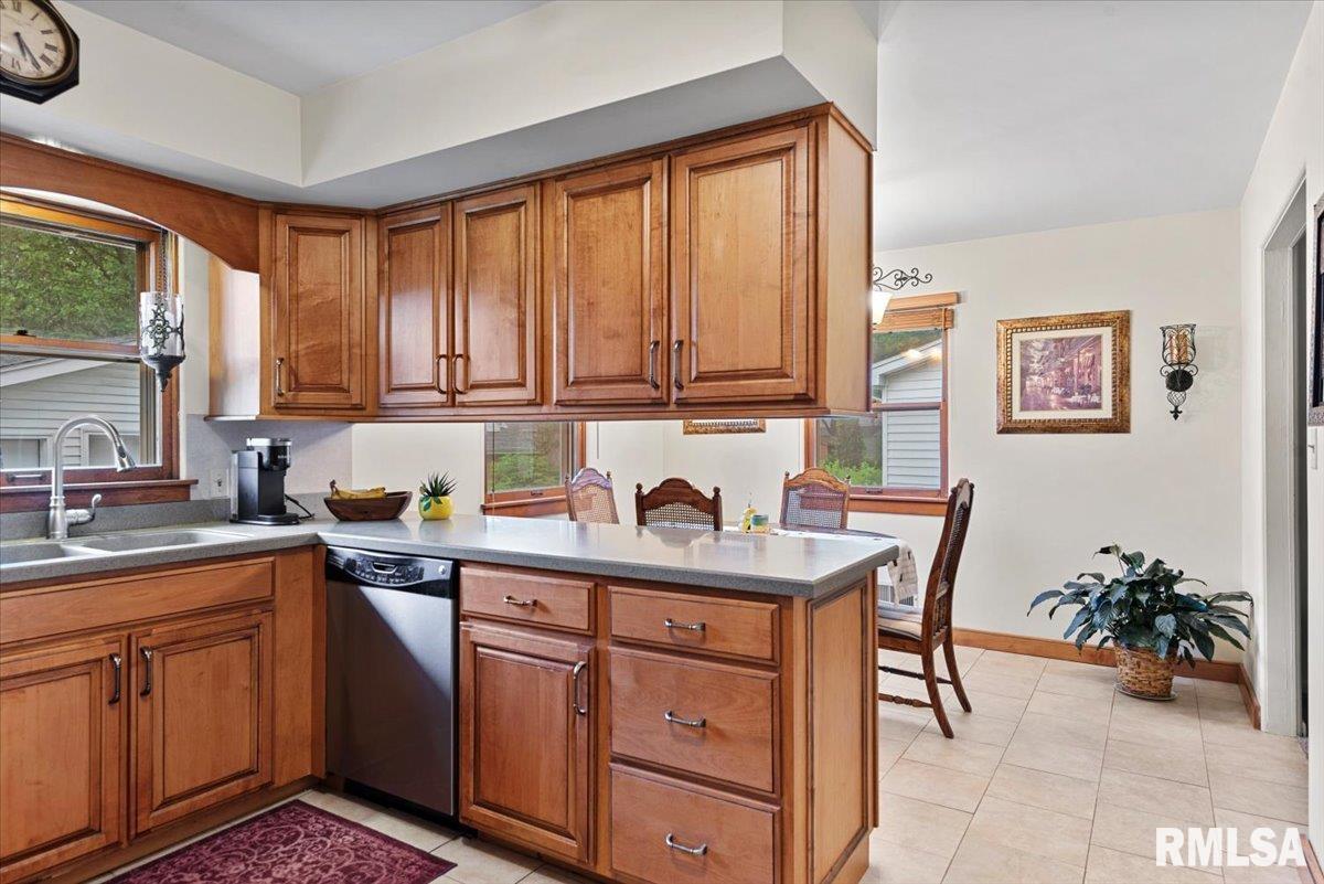 2054 Cambridge Road, Springfield, Illinois image 13