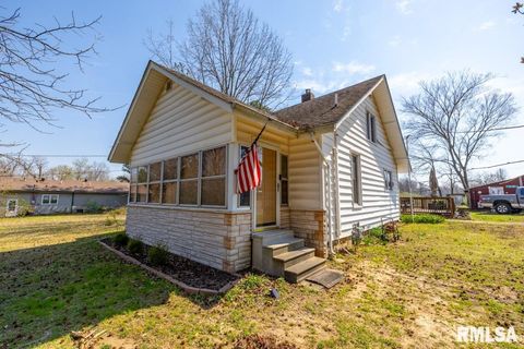 Homes For Sale - 11177 Stotlar Road<br/> Johnston City, IL 62951