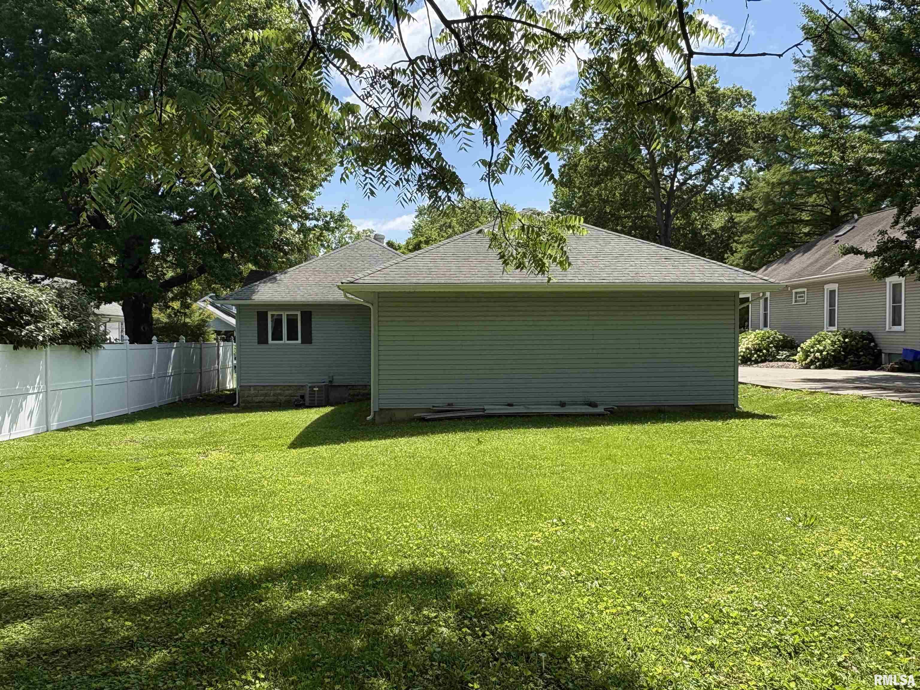 518 N Almond Street, Carbondale, Illinois image 27