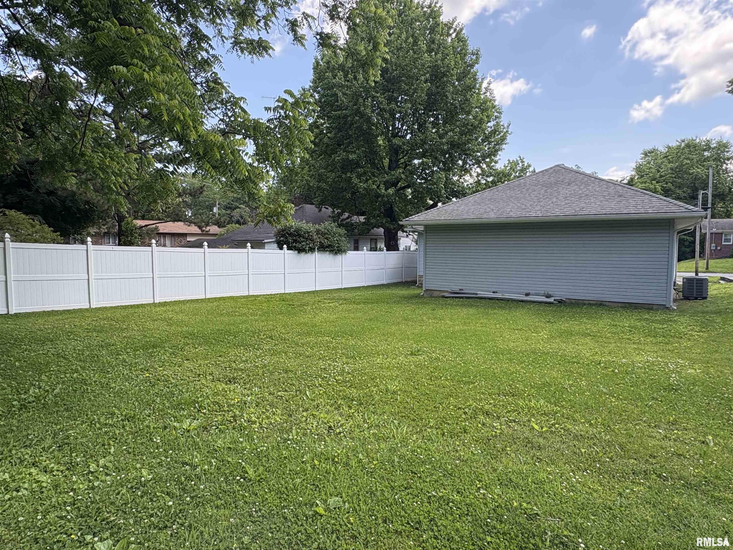 518 N Almond Street, Carbondale, Illinois image 28