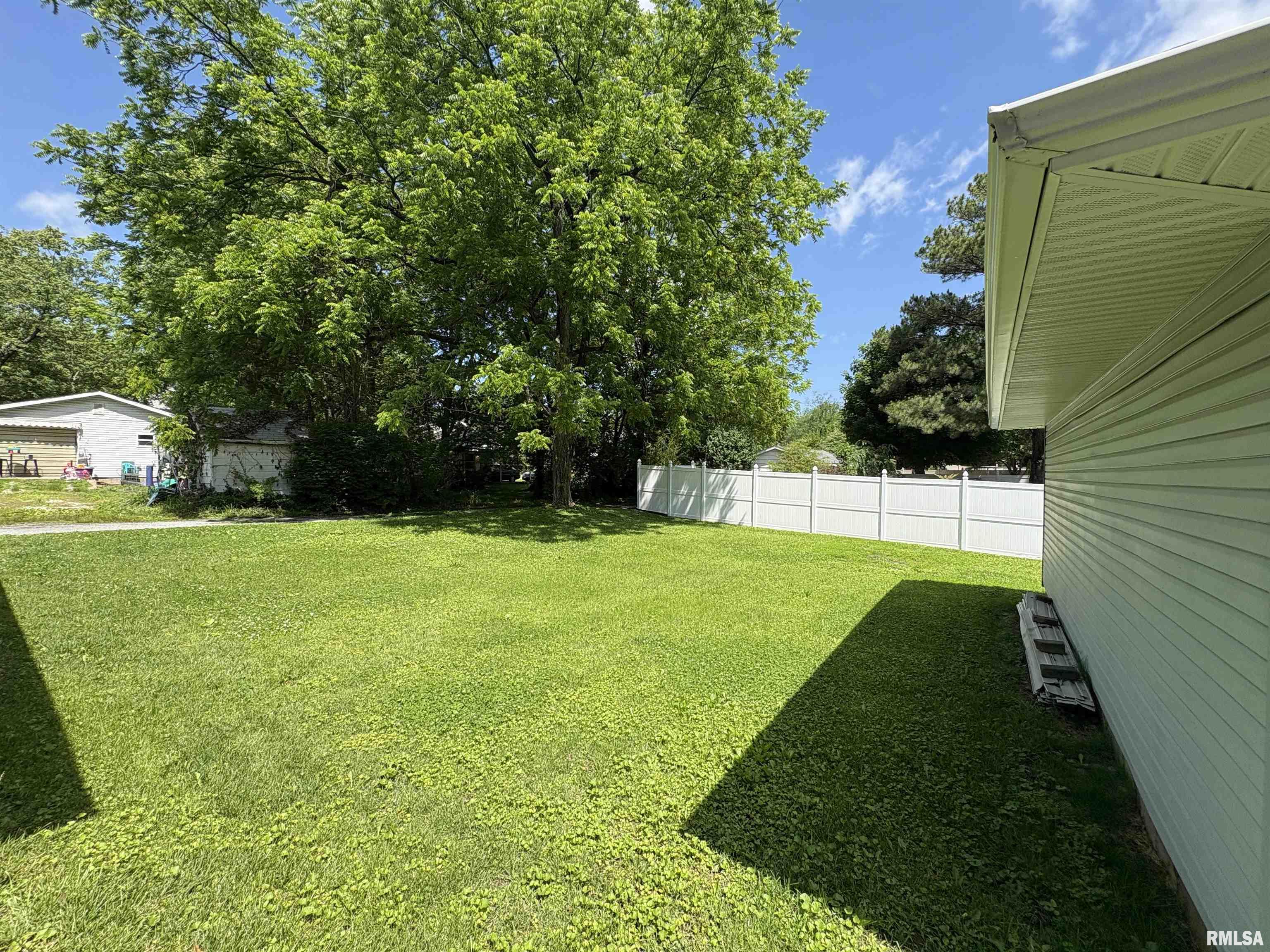 518 N Almond Street, Carbondale, Illinois image 26