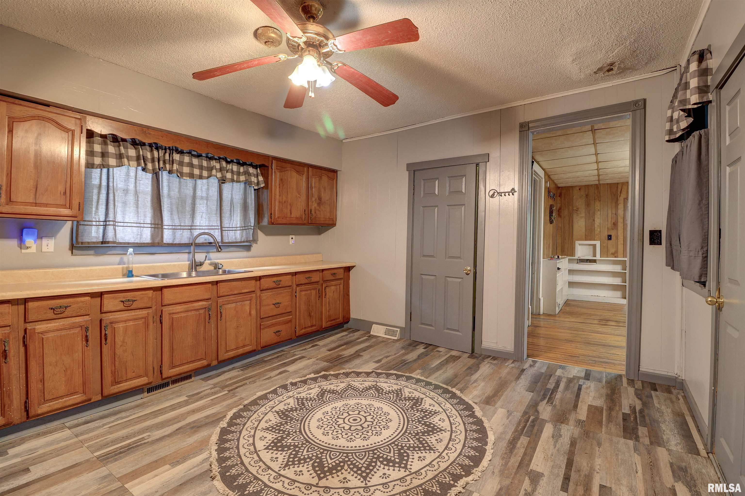 627 5th Avenue South, Clinton, Iowa image 3