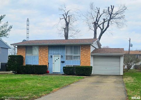 Homes For Sale - 355 Mcdivitt Avenue<br/> Logan County, Lincoln, IL 62656