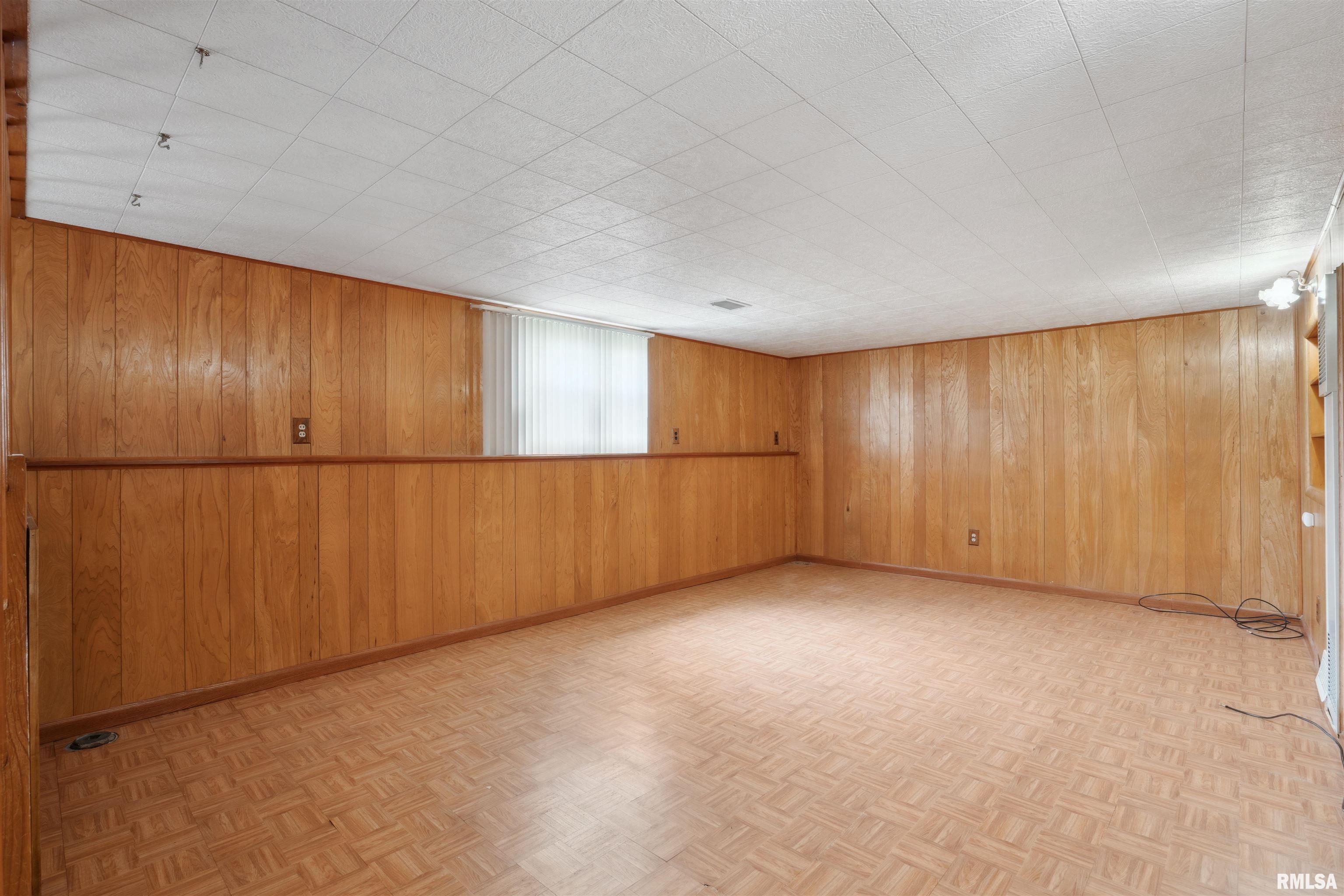 3220 Clover Hills Drive, Bettendorf, Iowa image 22