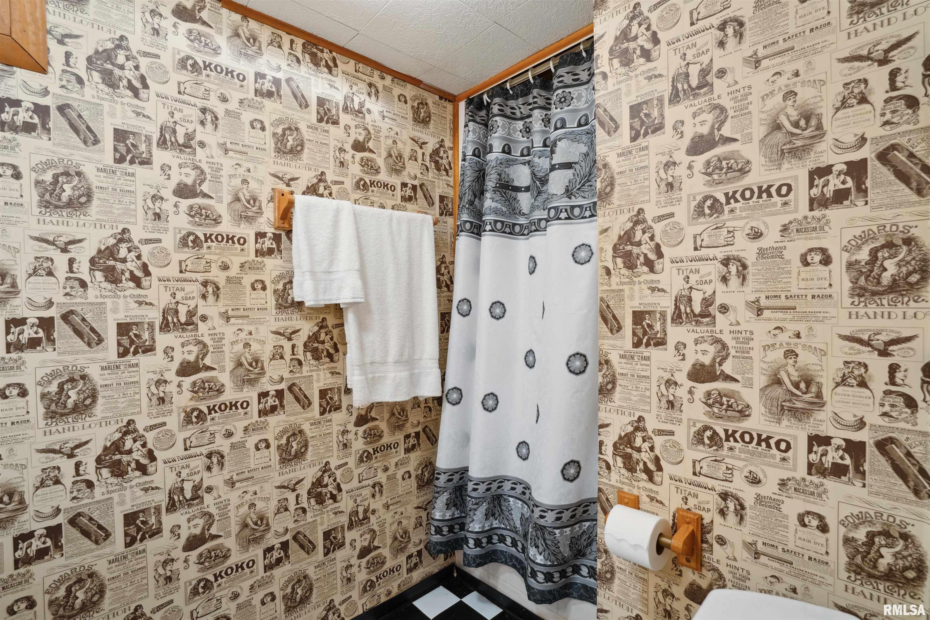 3220 Clover Hills Drive, Bettendorf, Iowa image 27