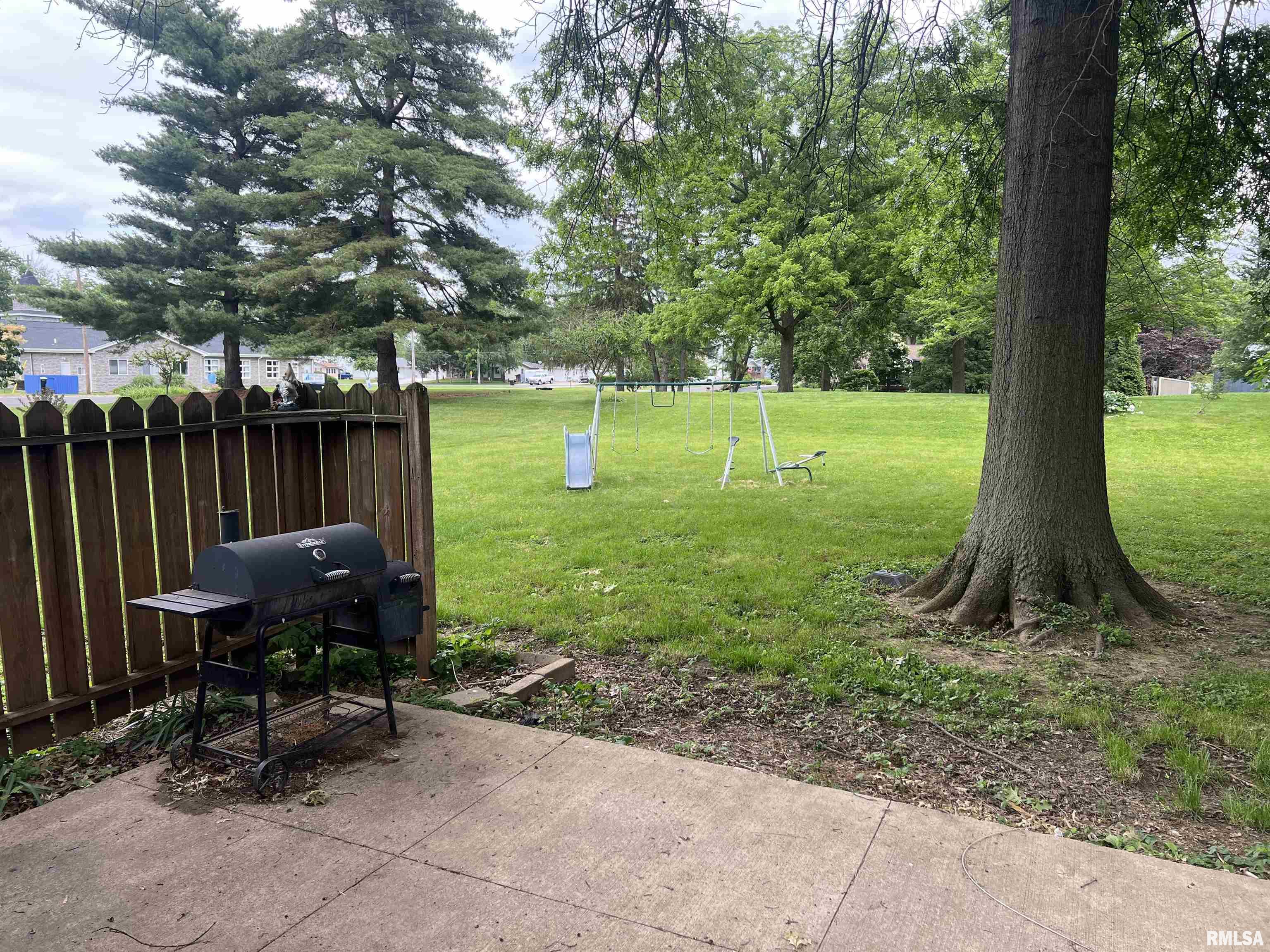 216 Brookside Drive, Jacksonville, Illinois image 3