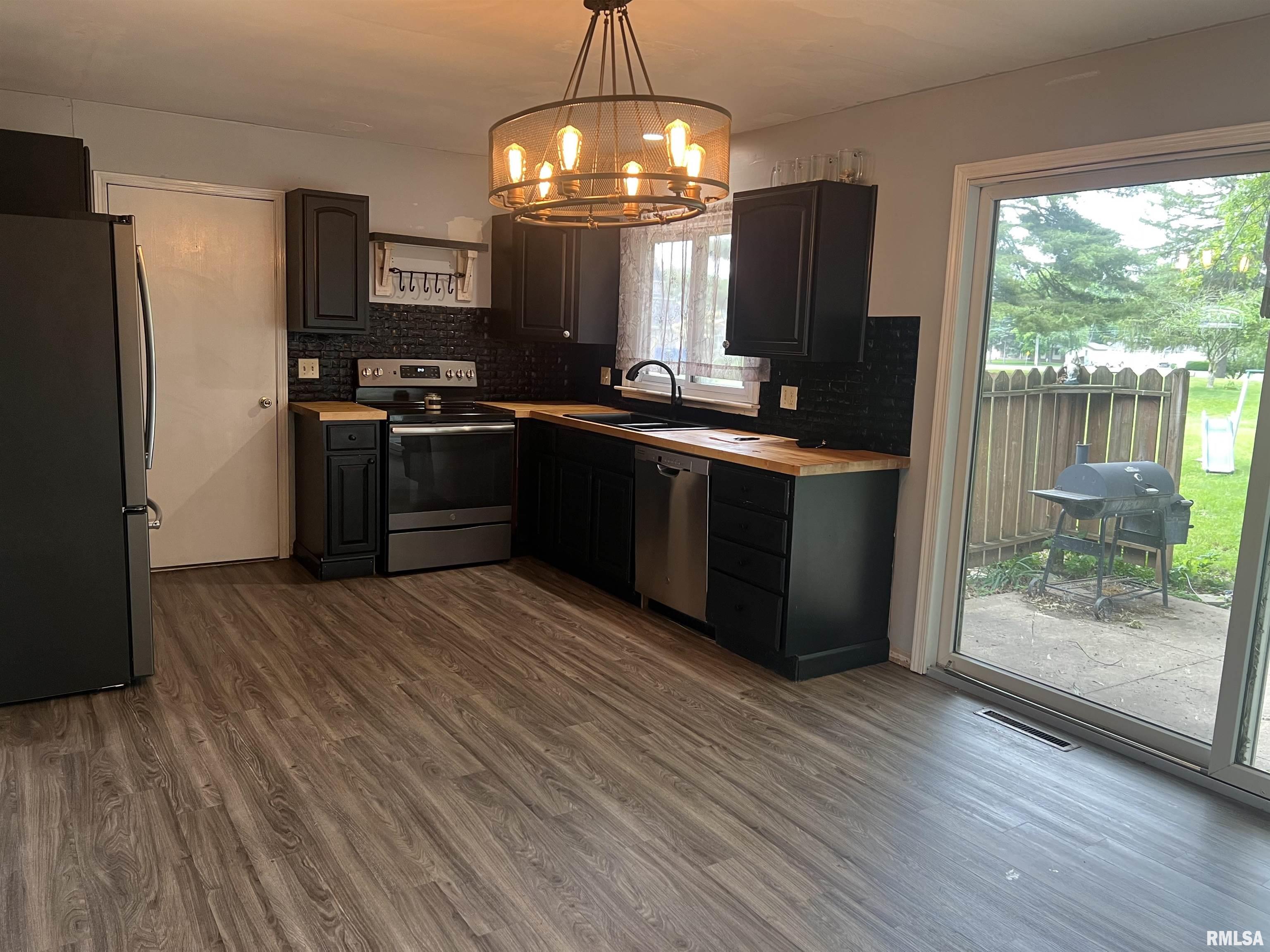 216 Brookside Drive, Jacksonville, Illinois image 8