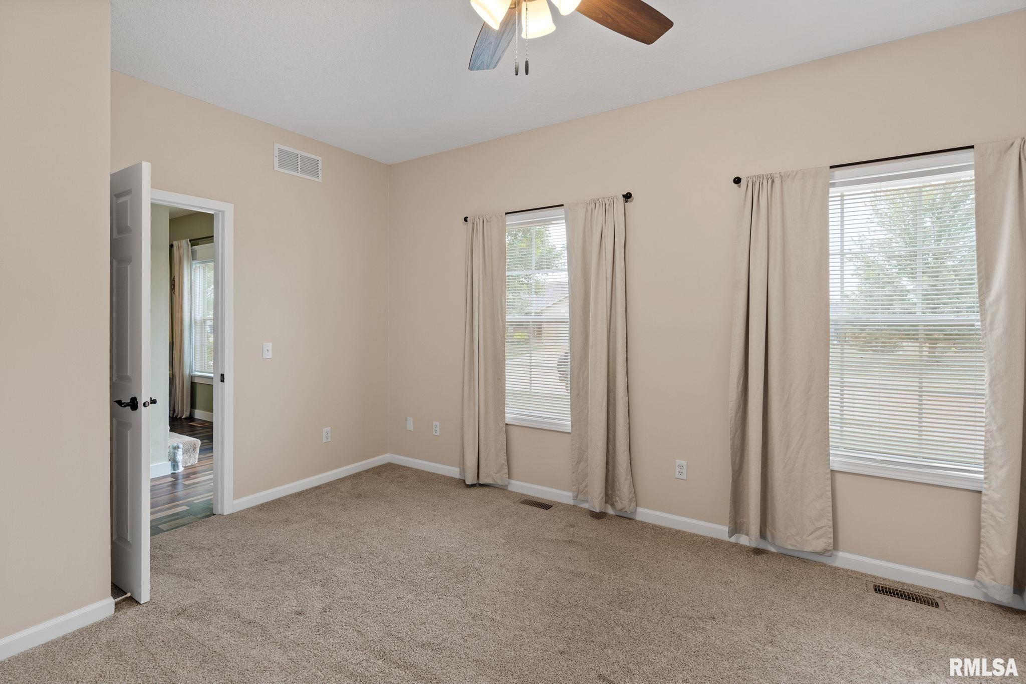 22 Jacob Drive, Eldridge, Iowa image 13