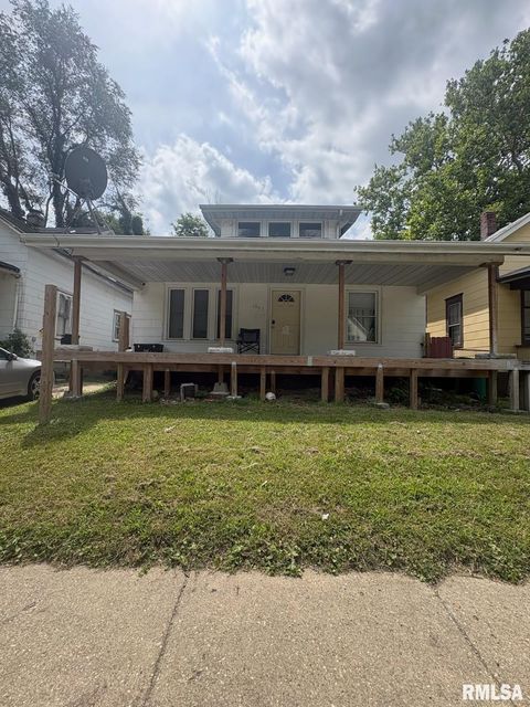 Homes For Sale - 1063 N Monroe Street<br/> Decatur, IL 62522