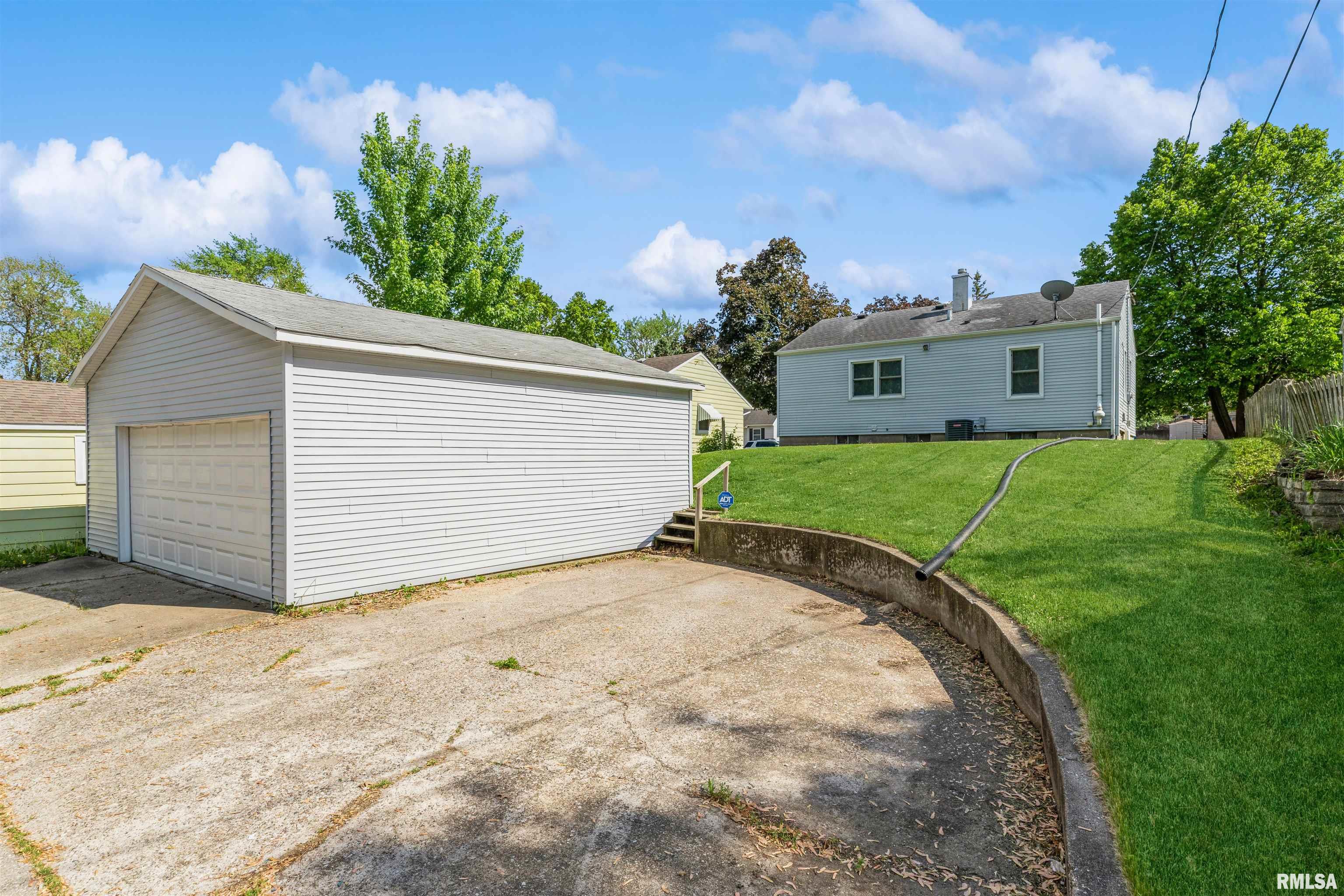 1636 W Columbia Avenue, Davenport, Iowa image 16