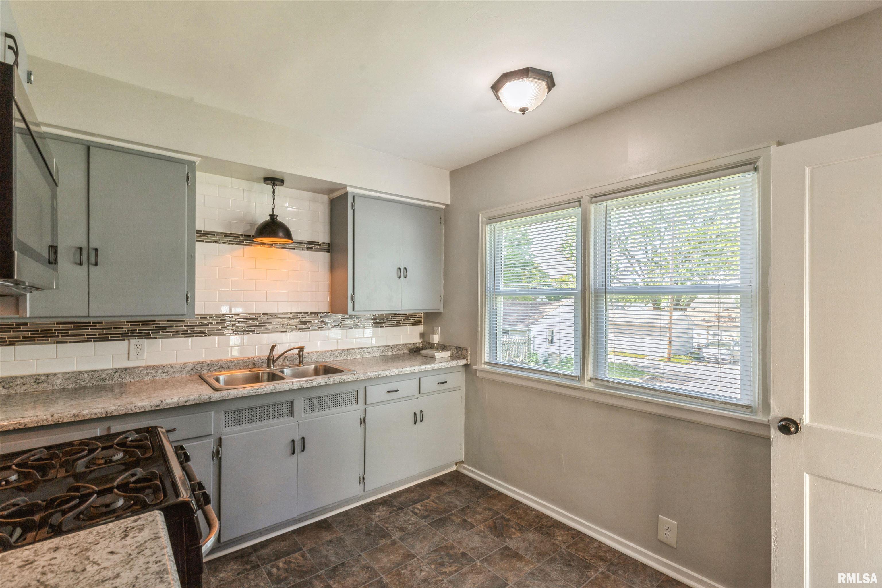 1636 W Columbia Avenue, Davenport, Iowa image 6
