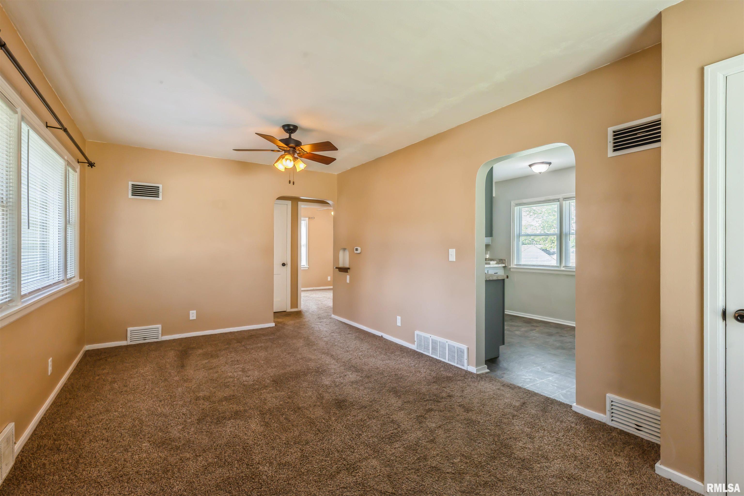 1636 W Columbia Avenue, Davenport, Iowa image 5