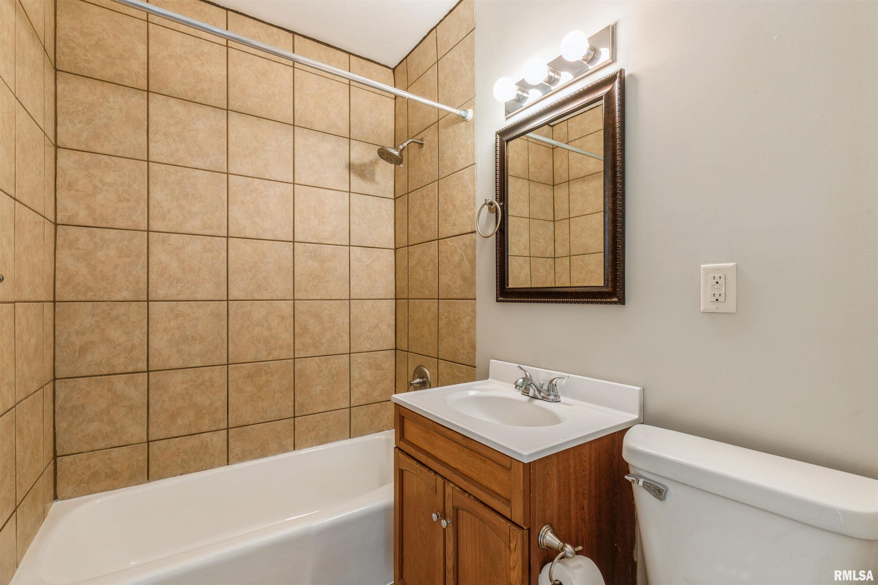 1636 W Columbia Avenue, Davenport, Iowa image 13