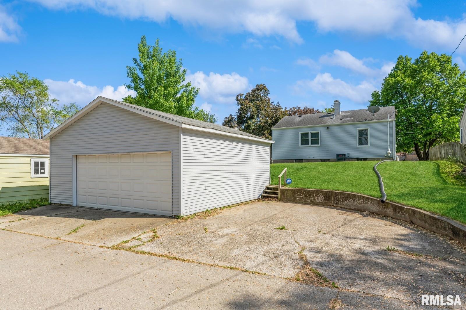 1636 W Columbia Avenue, Davenport, Iowa image 17