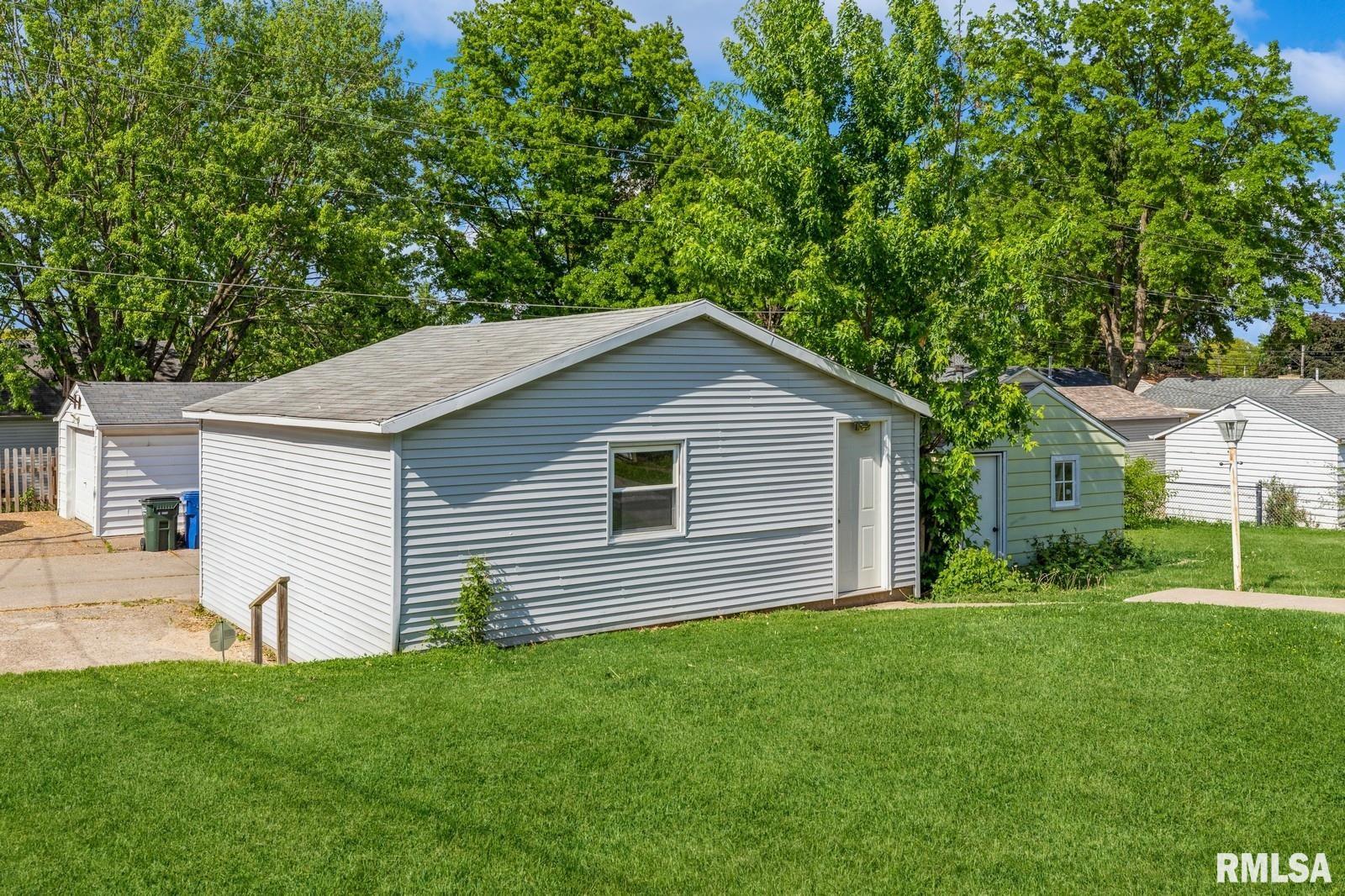 1636 W Columbia Avenue, Davenport, Iowa image 18