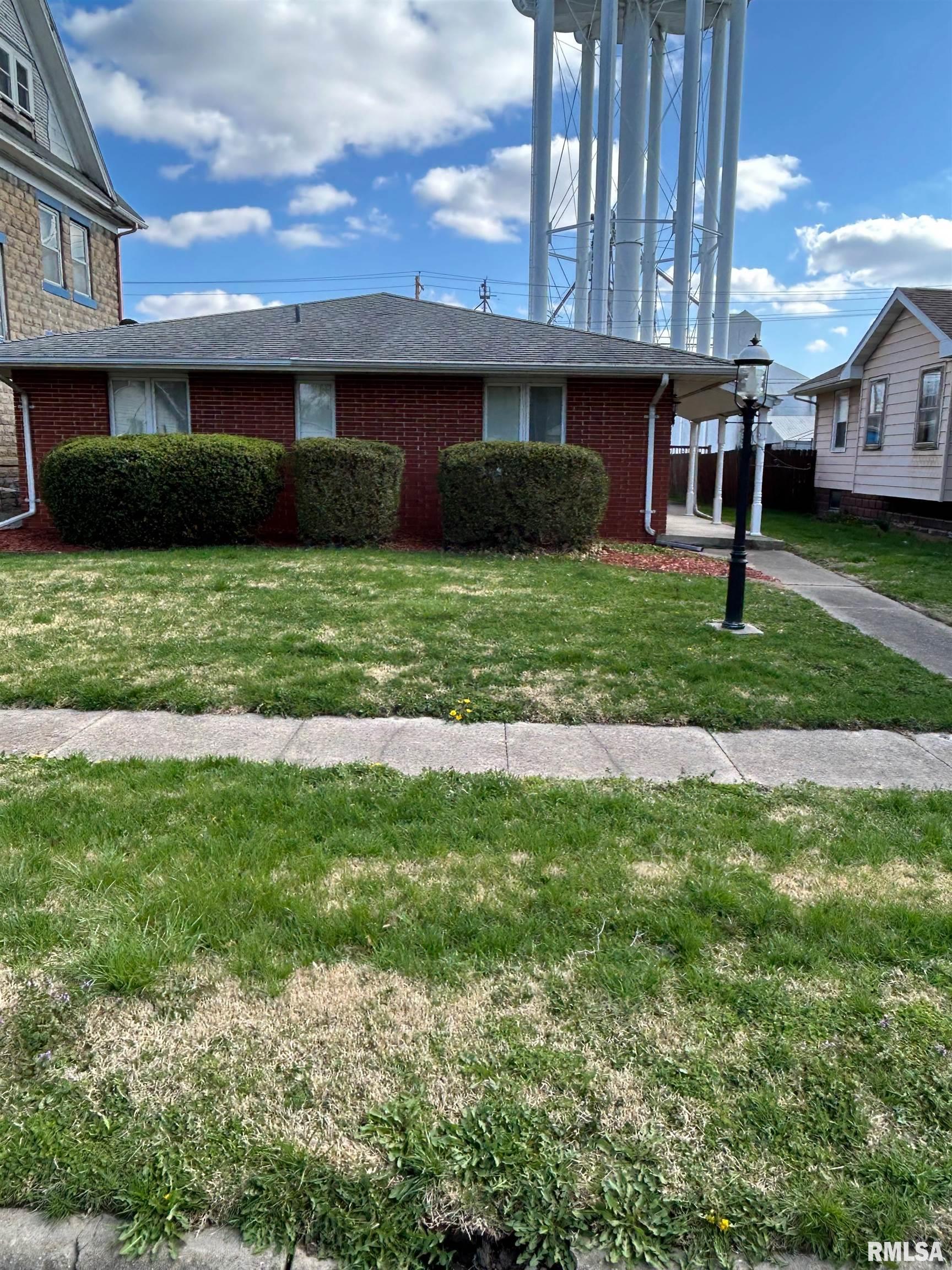 306 E Poplar Street, Taylorville, Illinois image 2