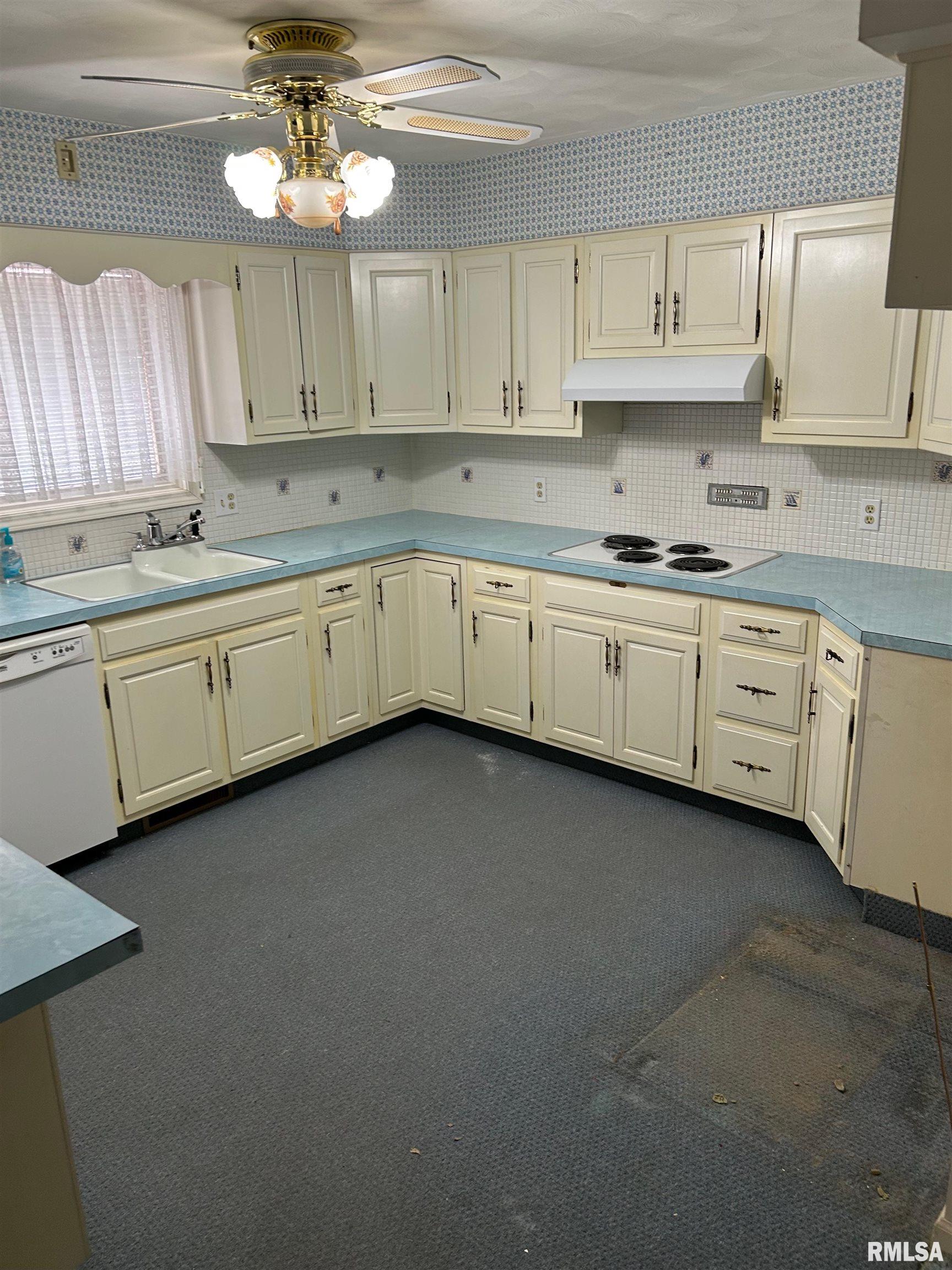 306 E Poplar Street, Taylorville, Illinois image 15