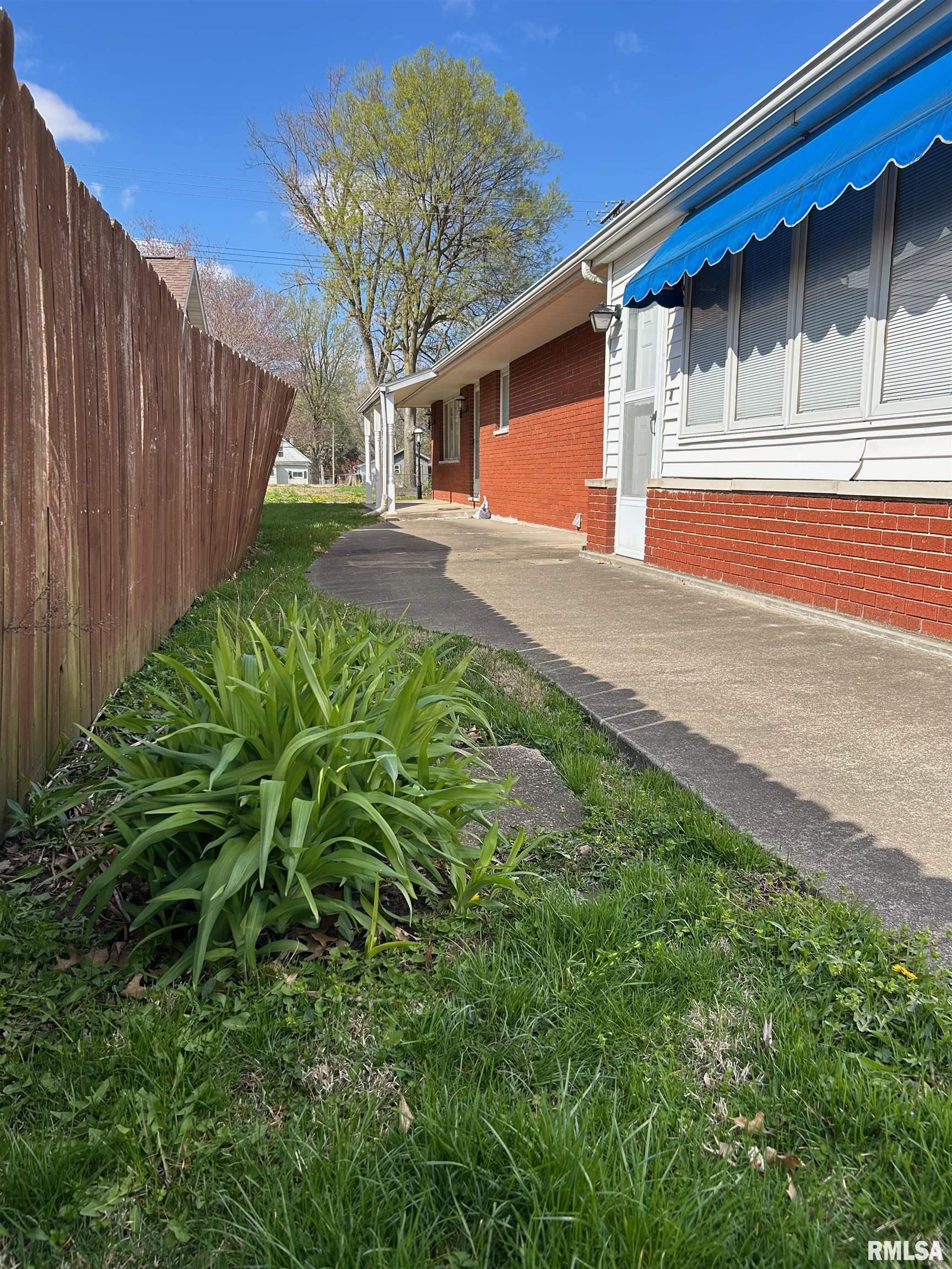 306 E Poplar Street, Taylorville, Illinois image 7