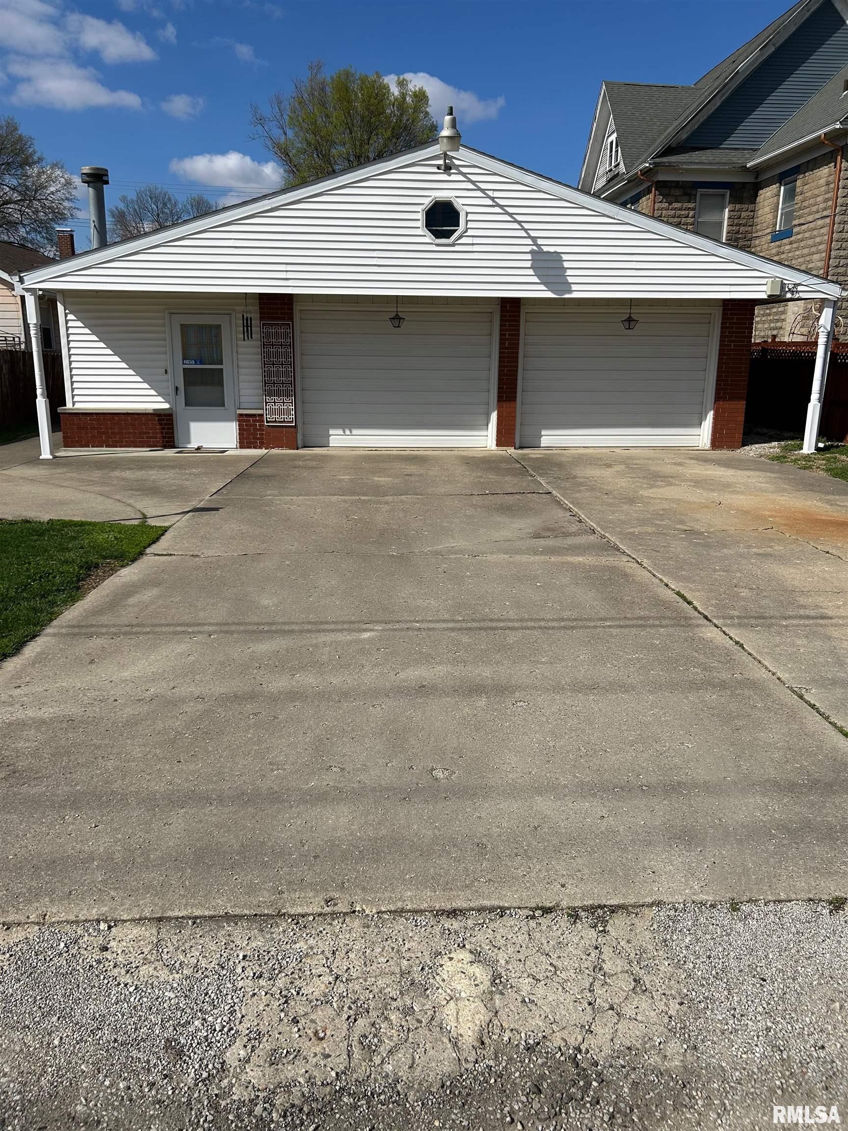 306 E Poplar Street, Taylorville, Illinois image 3