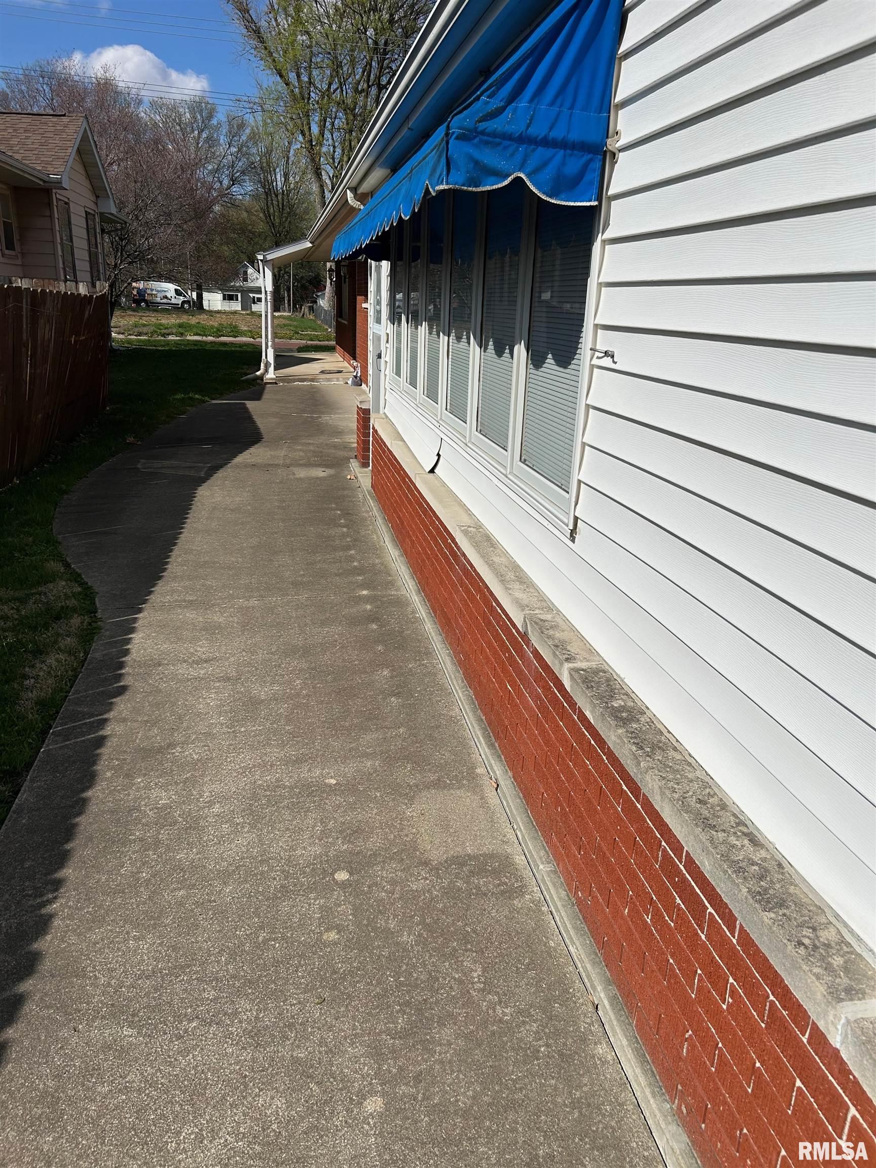 306 E Poplar Street, Taylorville, Illinois image 6