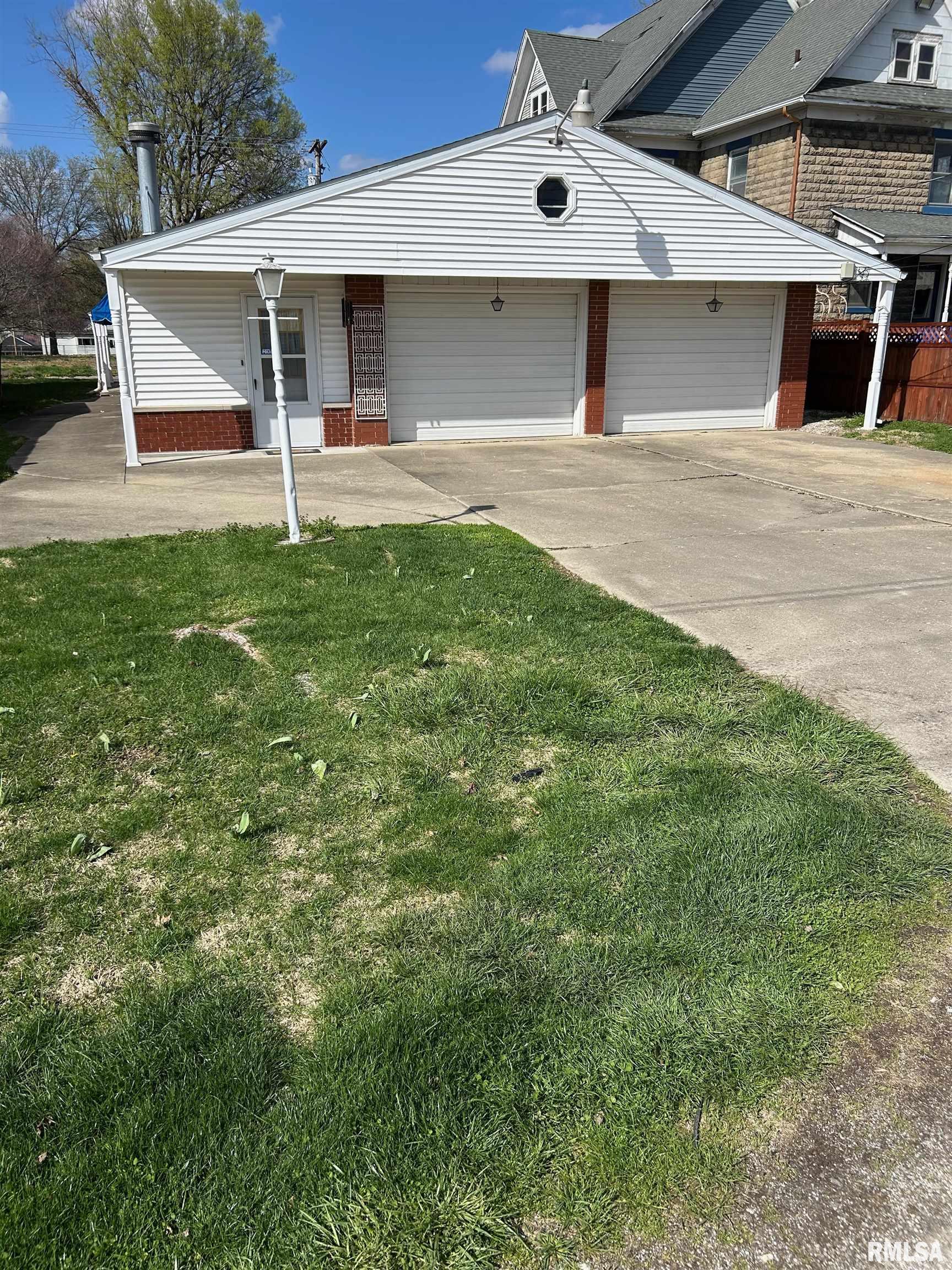 306 E Poplar Street, Taylorville, Illinois image 4
