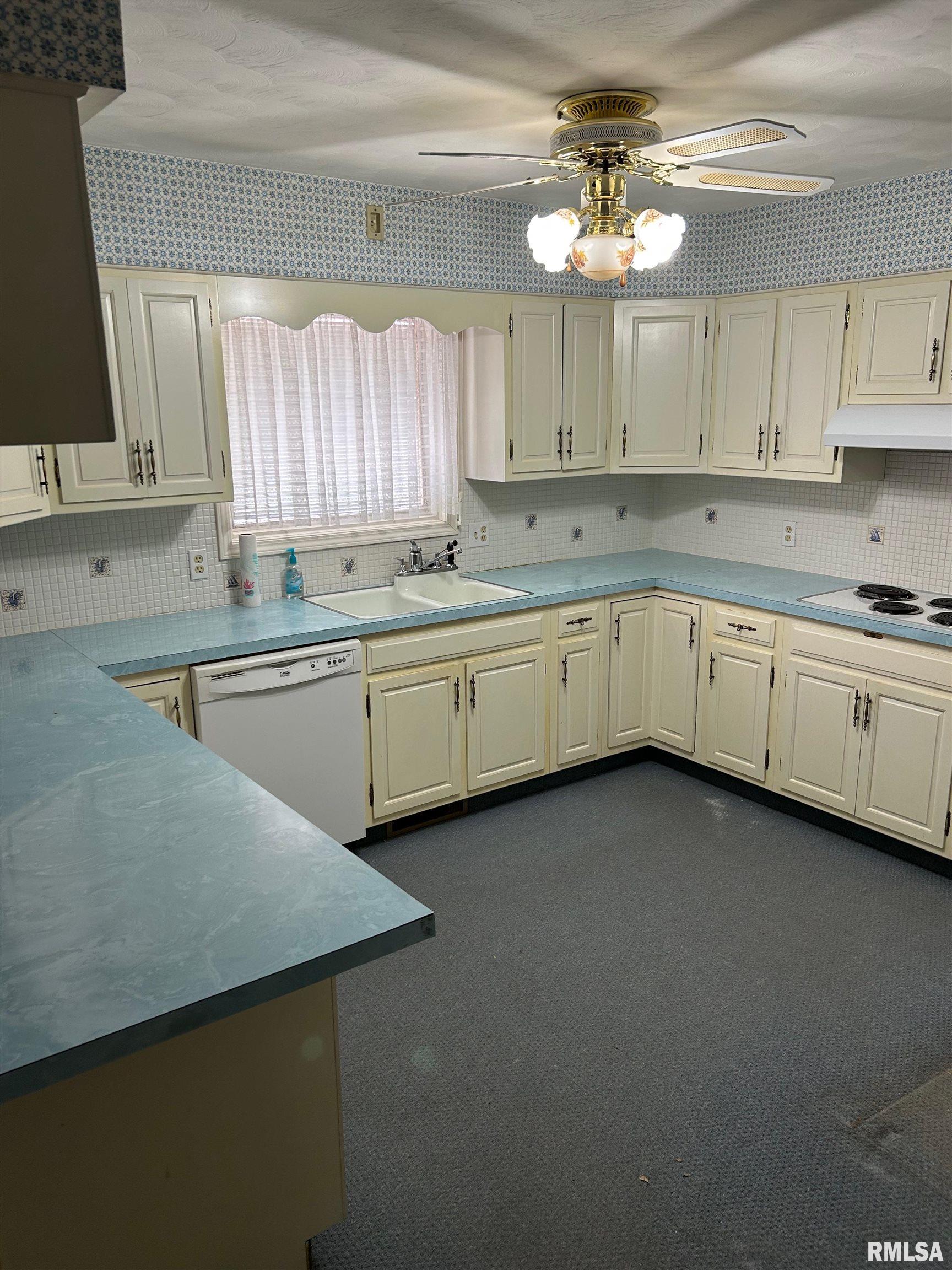 306 E Poplar Street, Taylorville, Illinois image 14