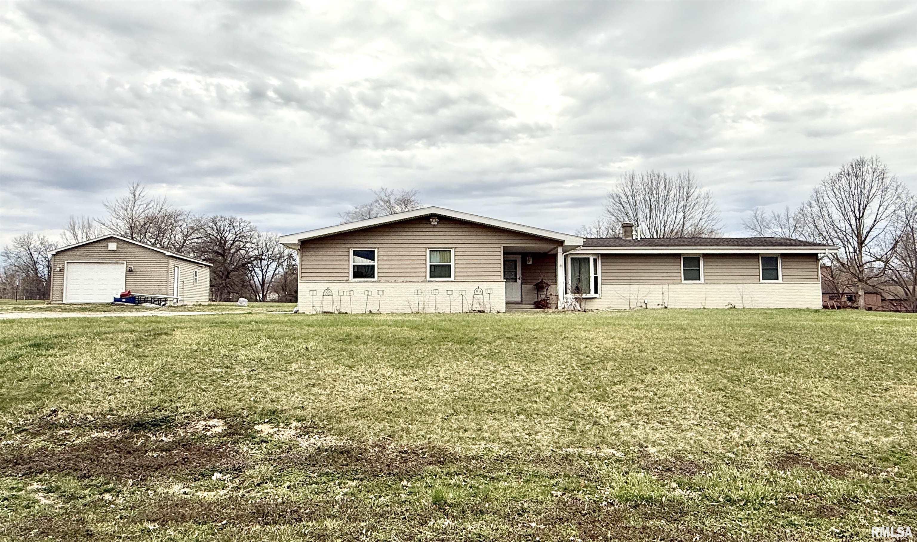 18 Hollyhock Drive, Riverton, Illinois image 1