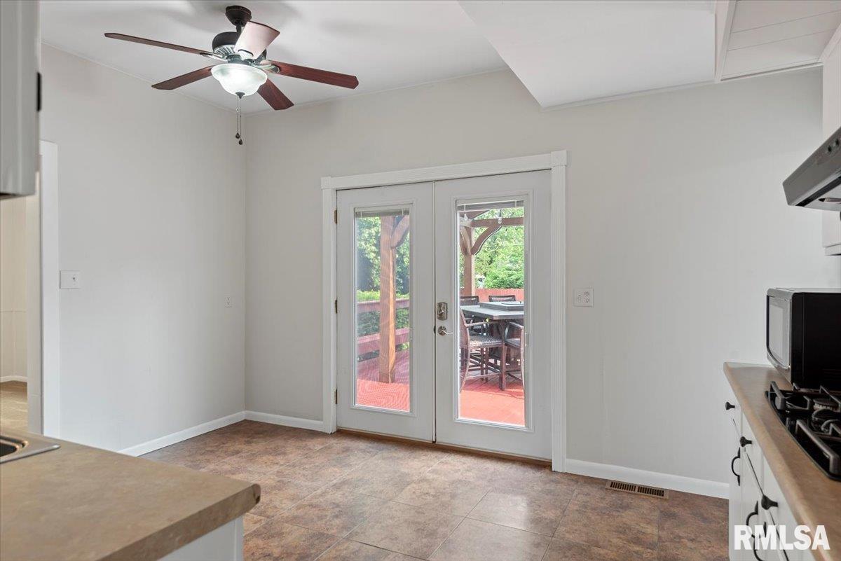 406 W Maple Avenue, Auburn, Illinois image 17
