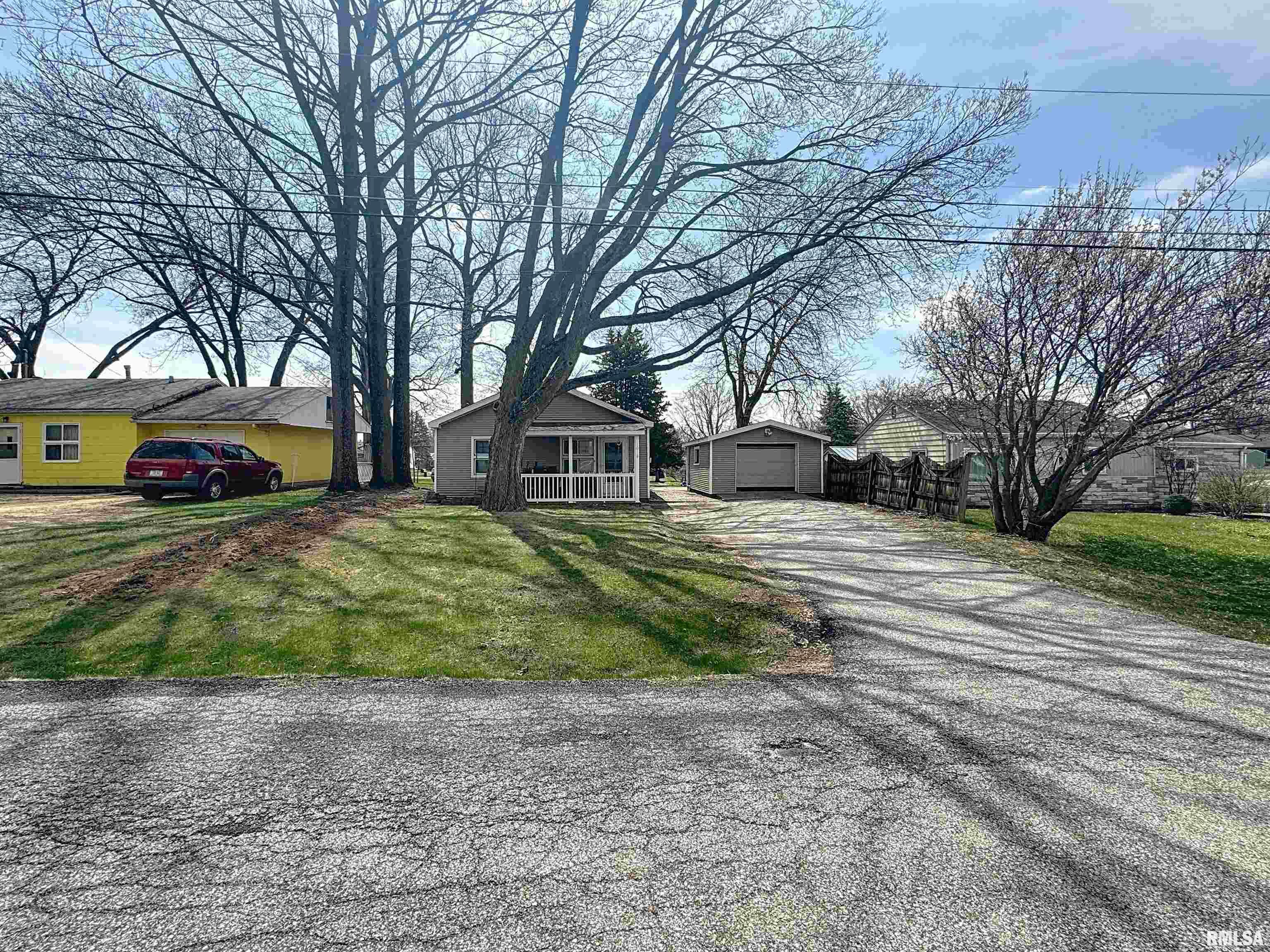 1018 Jones Street, Le Claire, Iowa image 4